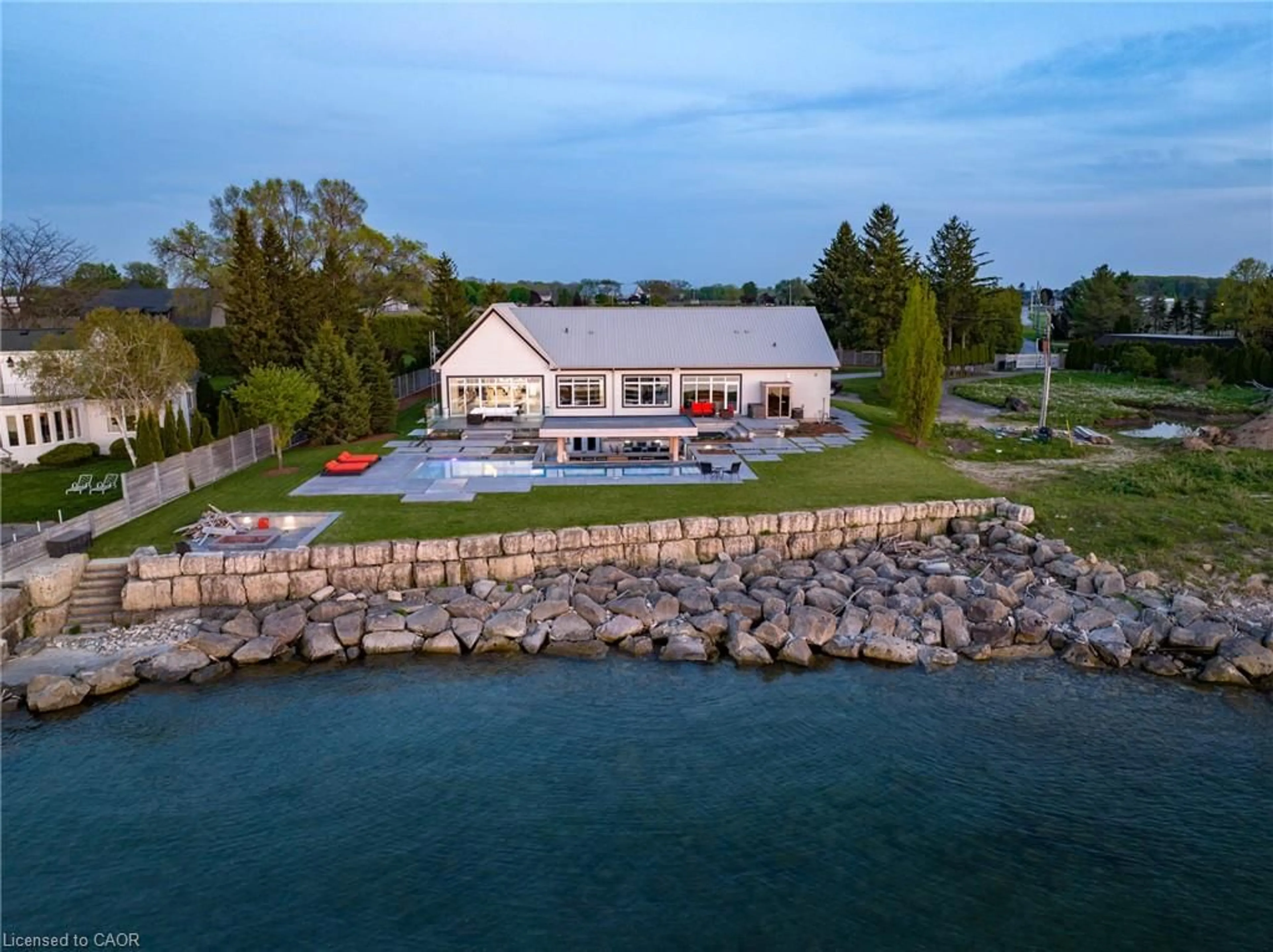 A pic from outside/outdoor area/front of a property/back of a property/a pic from drone, water/lake/river/ocean view for 4 Firelane 4b, Niagara-on-the-Lake Ontario L0S 1J0