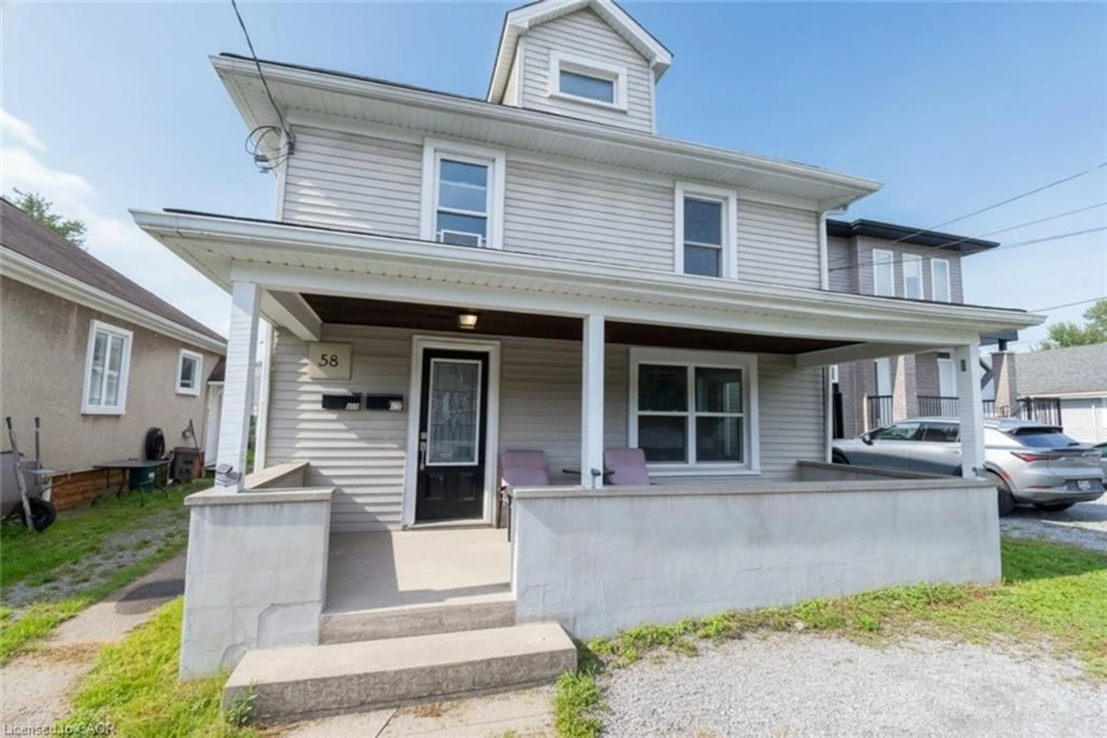 Home with vinyl exterior material, street for 58 Wellington St, Port Colborne Ontario L3K 2J7