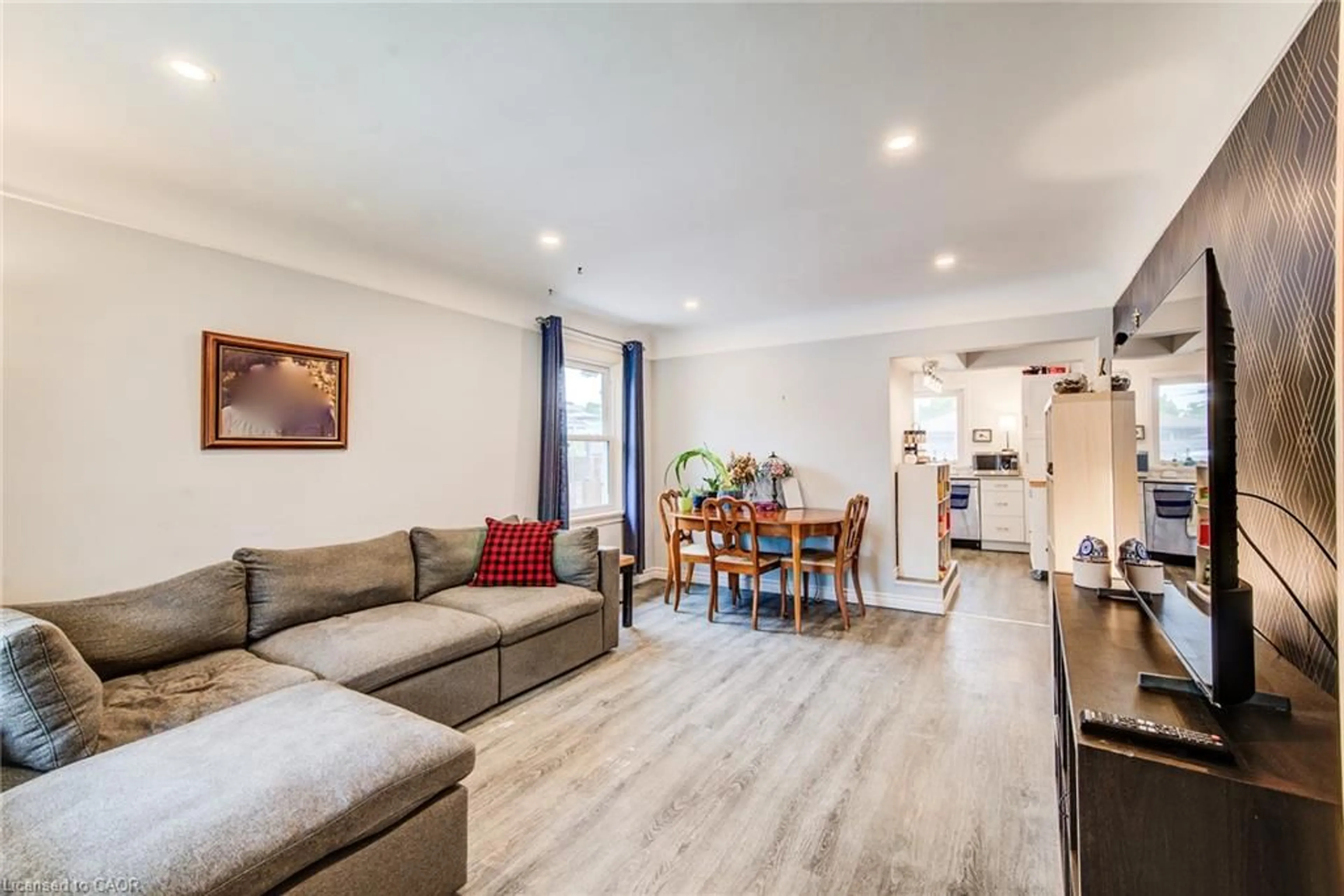 Living room with furniture, wood/laminate floor for 468 Highland Rd, Kitchener Ontario N2M 3W7
