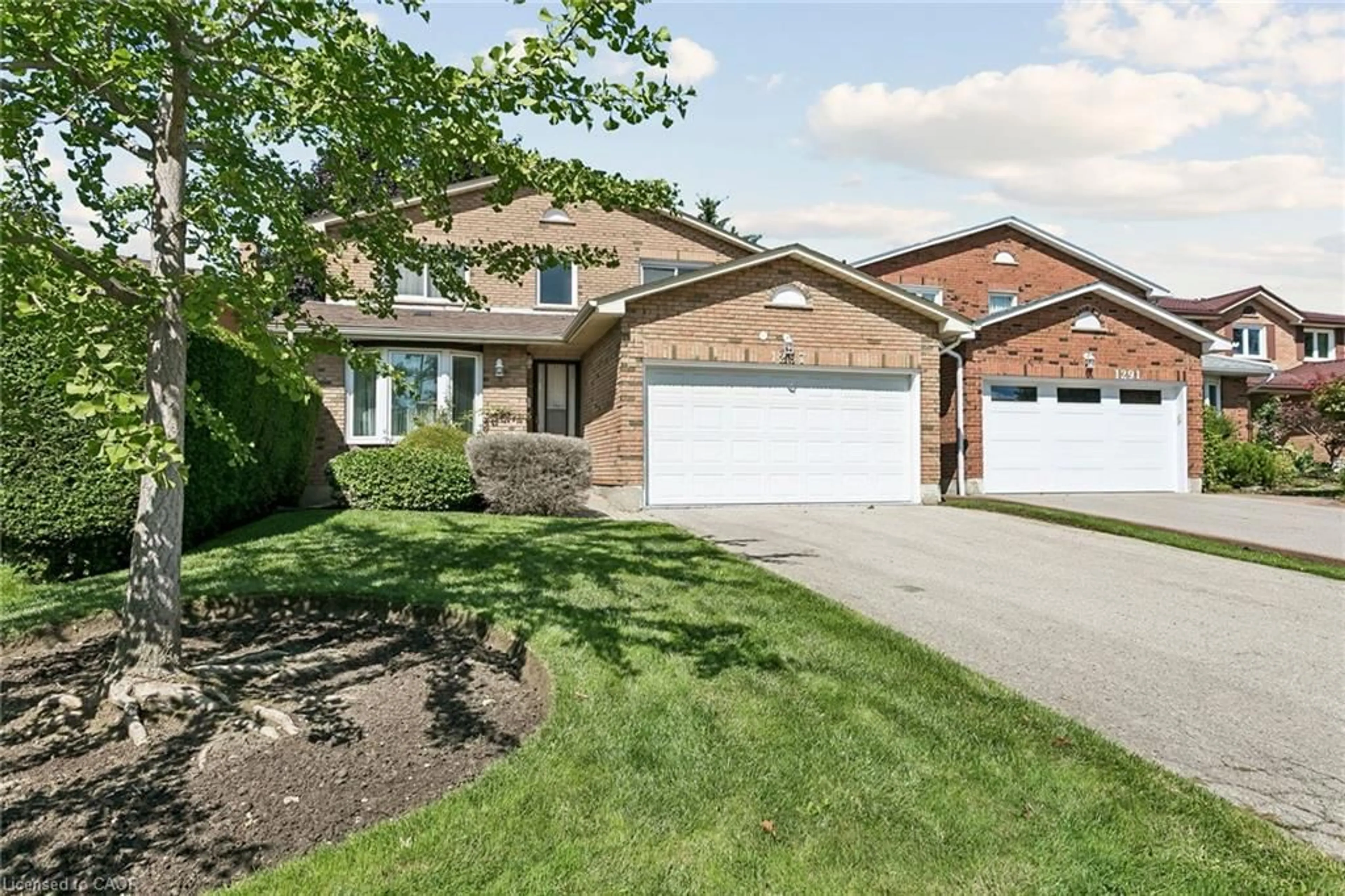Home with brick exterior material, street for 1287 Willowbank Trail, Mississauga Ontario L4W 3P9