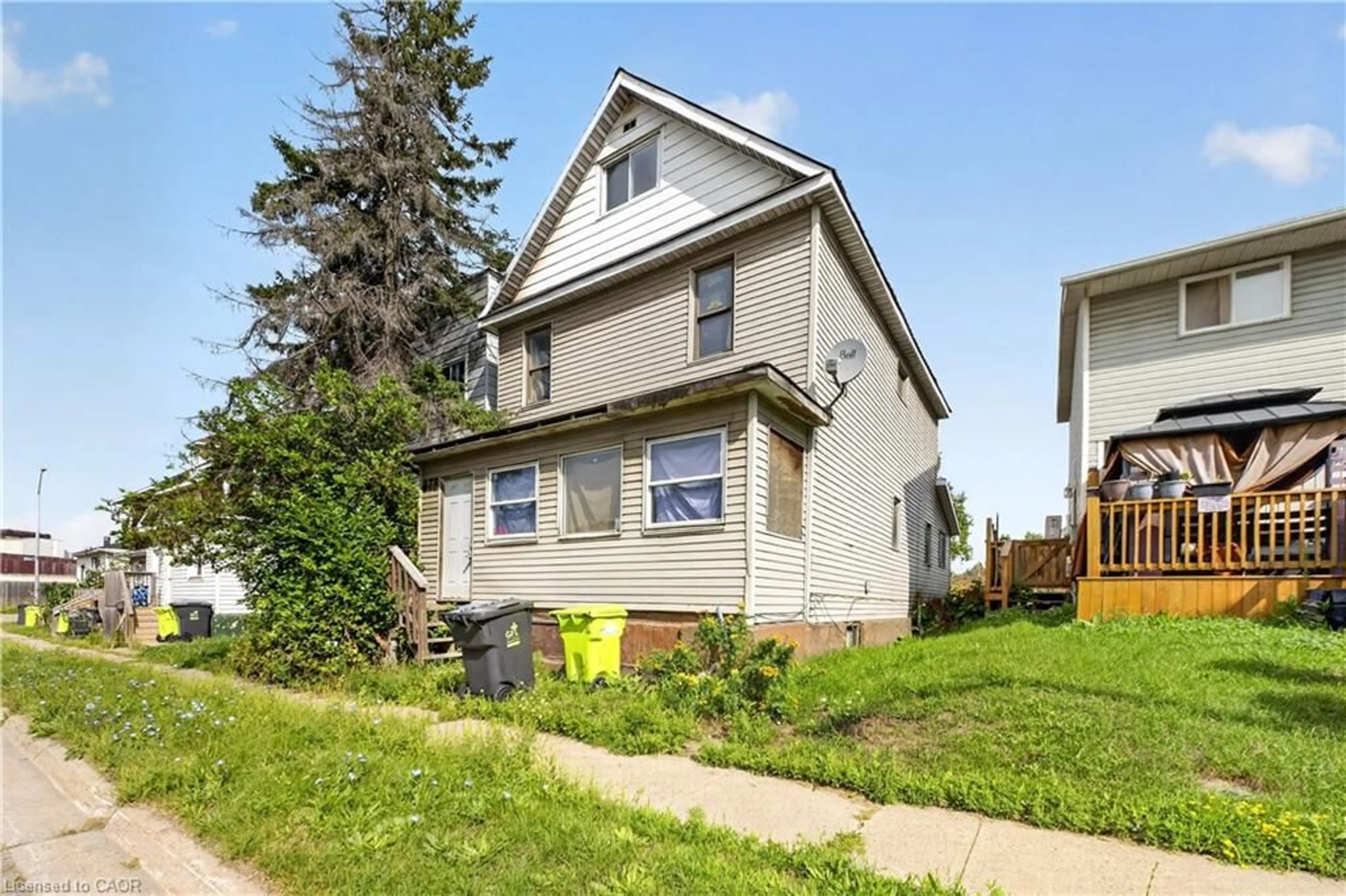 Home with vinyl exterior material, street for 678 Albert St, Sault Ste. Marie Ontario P6A 1C6