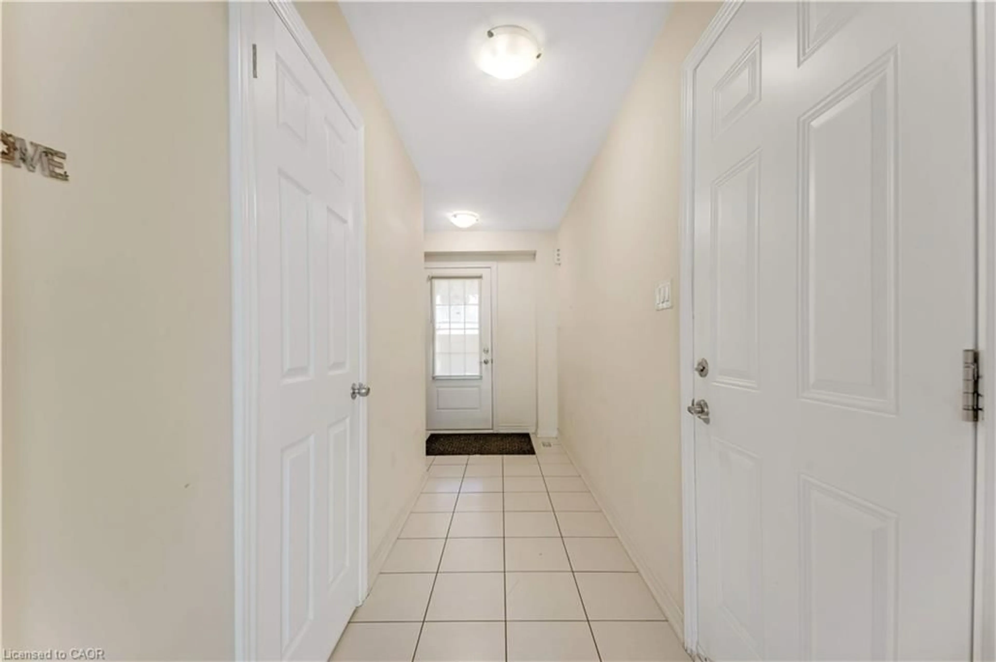 Indoor entryway for 755 Linden Dr #37, Cambridge Ontario N3H 0E4