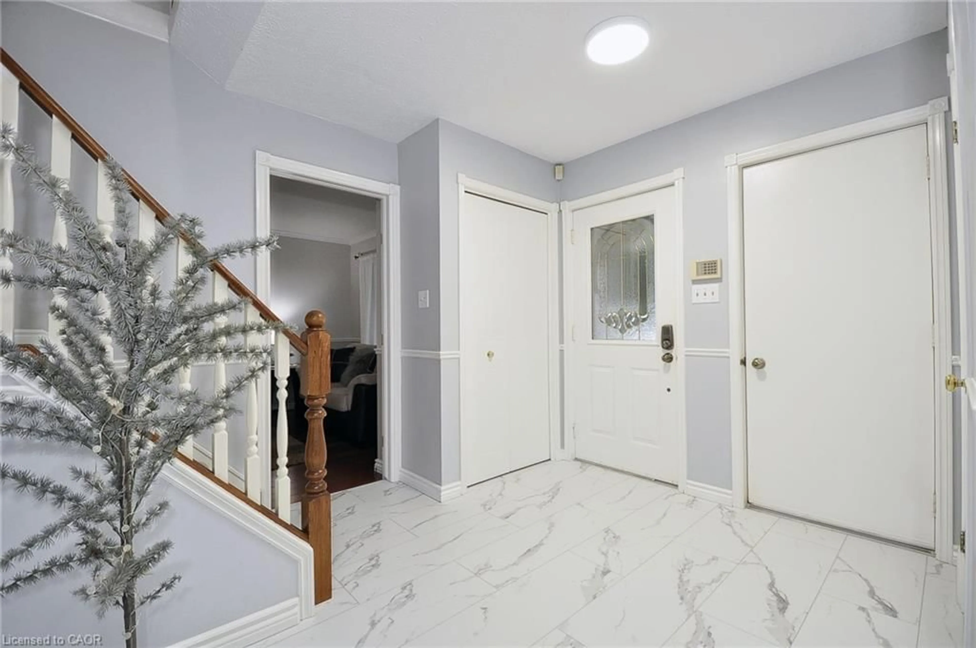 Indoor foyer for 97 Sacha Rd, Cambridge Ontario N3C 4A2