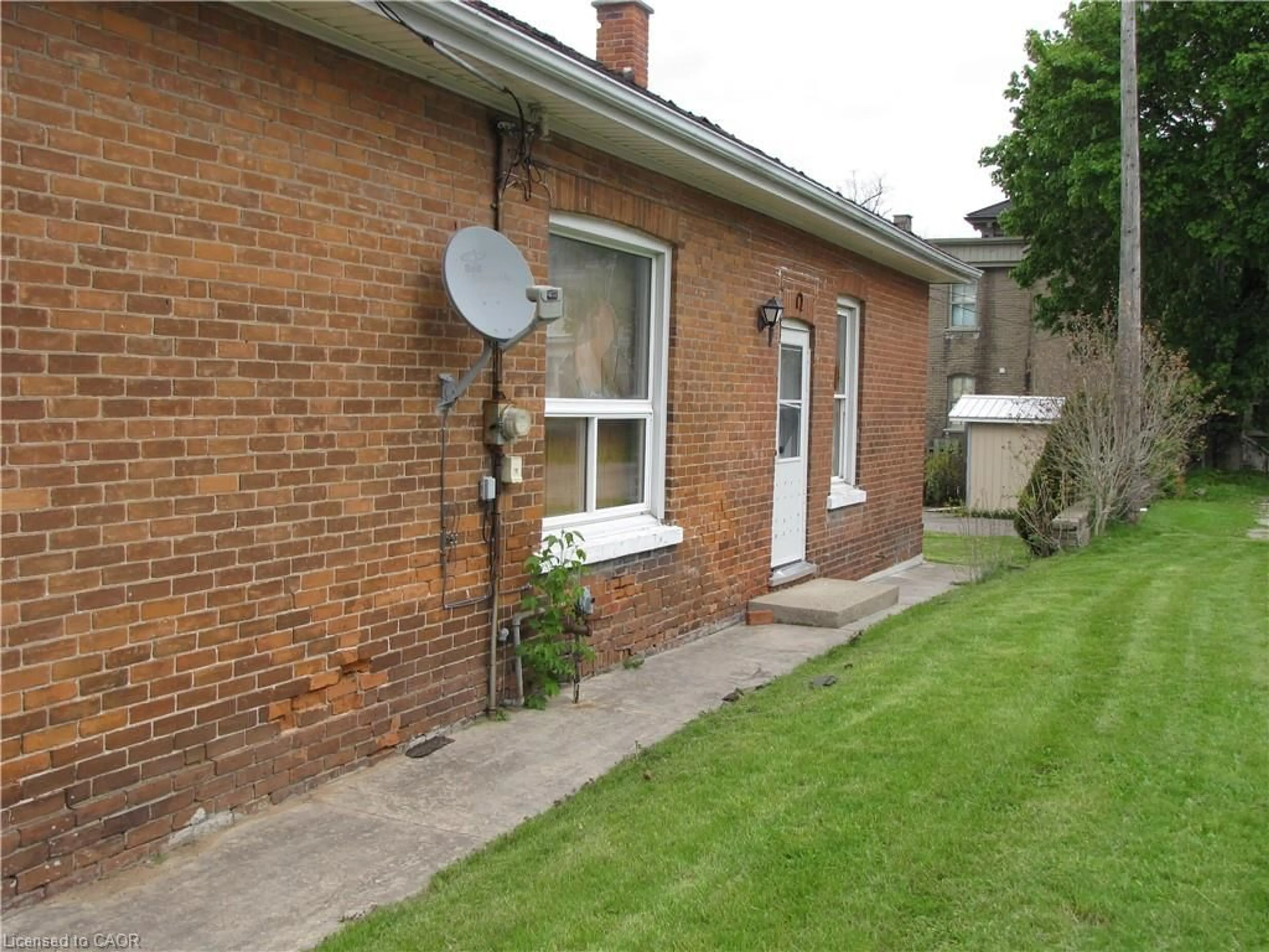A pic from outside/outdoor area/front of a property/back of a property/a pic from drone, street for 97 Kent St, Simcoe Ontario N3Y 3S3