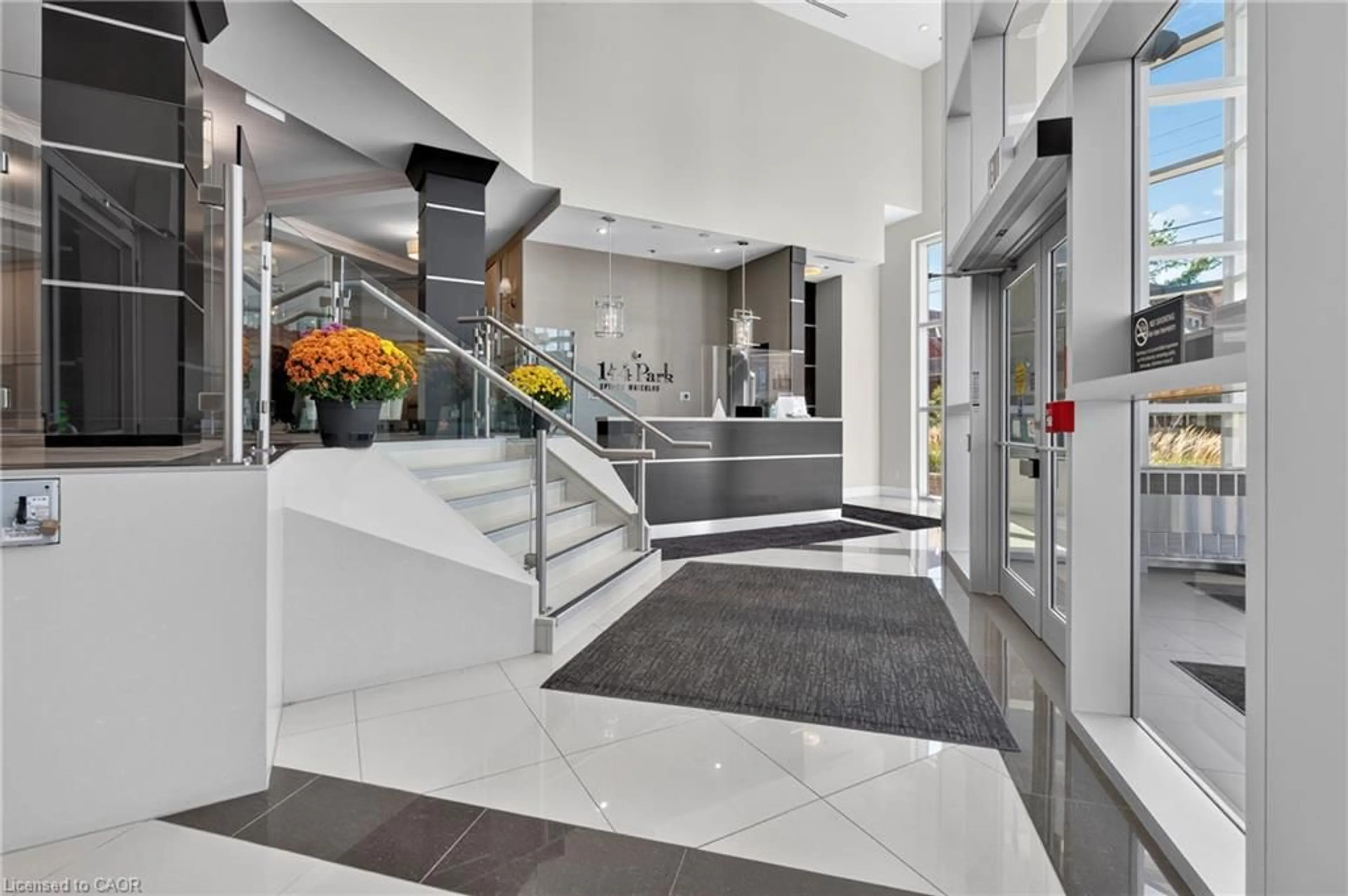 Indoor foyer for 144 Park St #1807, Waterloo Ontario N2L 0B6