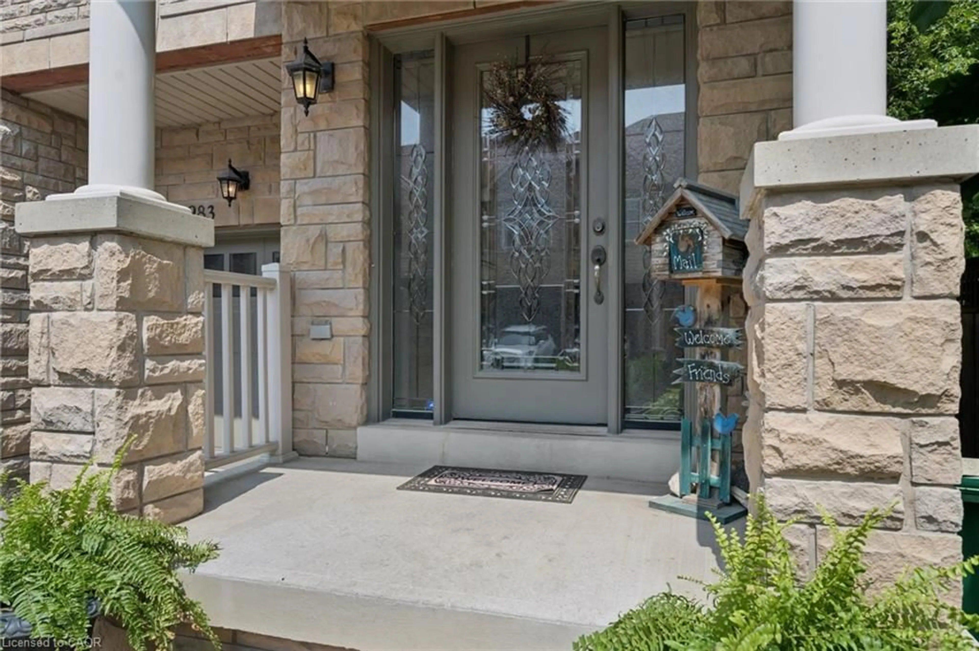 Indoor entryway for 1983 Rackus Cres, Mississauga Ontario L5J 0A6