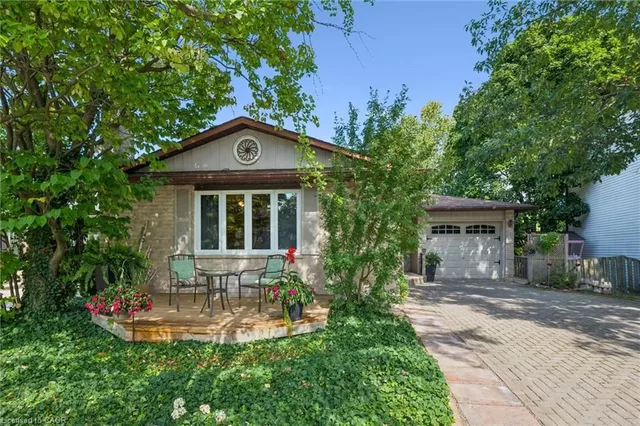 139 Westvale Dr, Waterloo 2