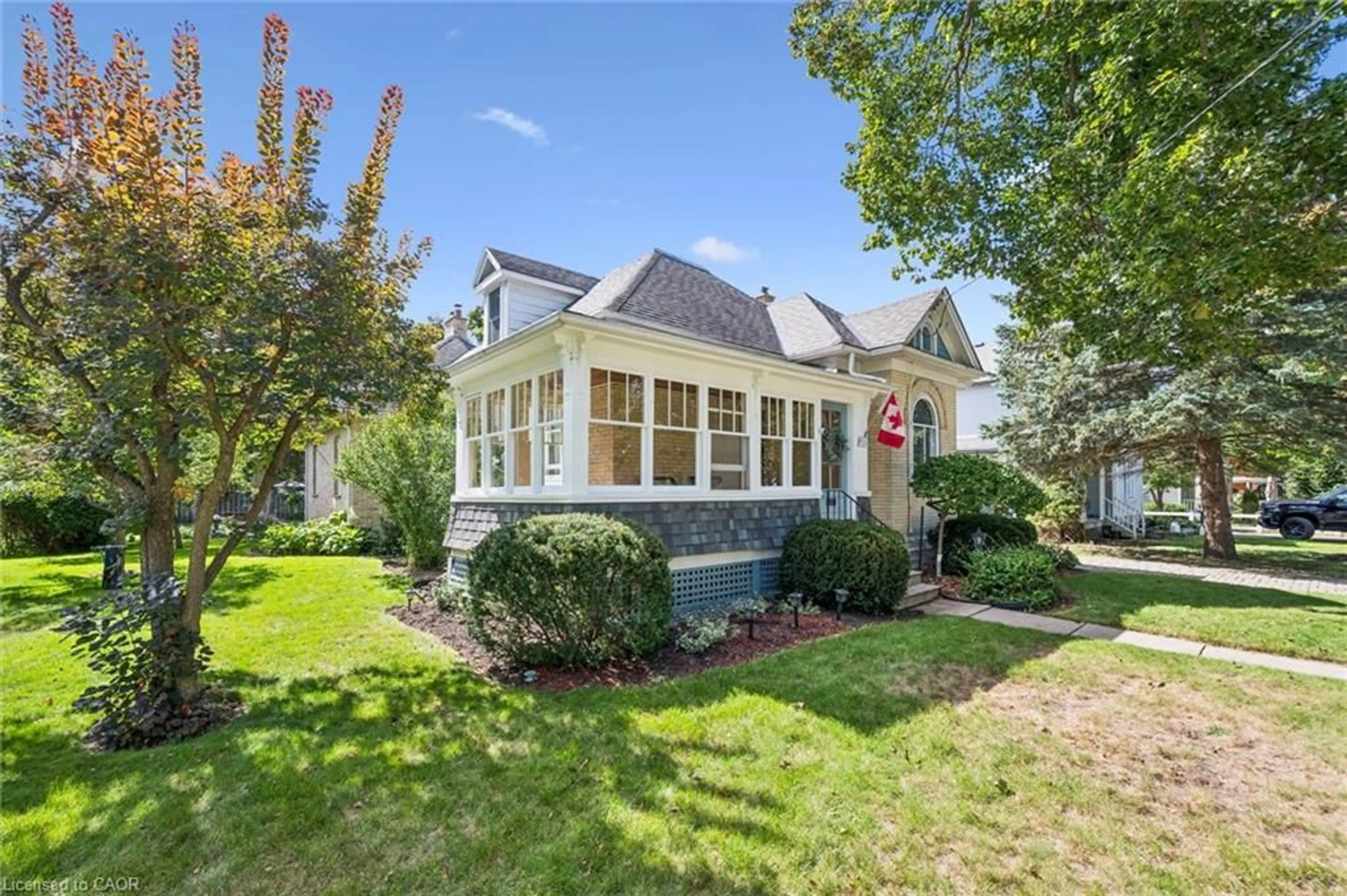 Home with vinyl exterior material, street for 436 Margaret St, Cambridge Ontario N3H 3X7