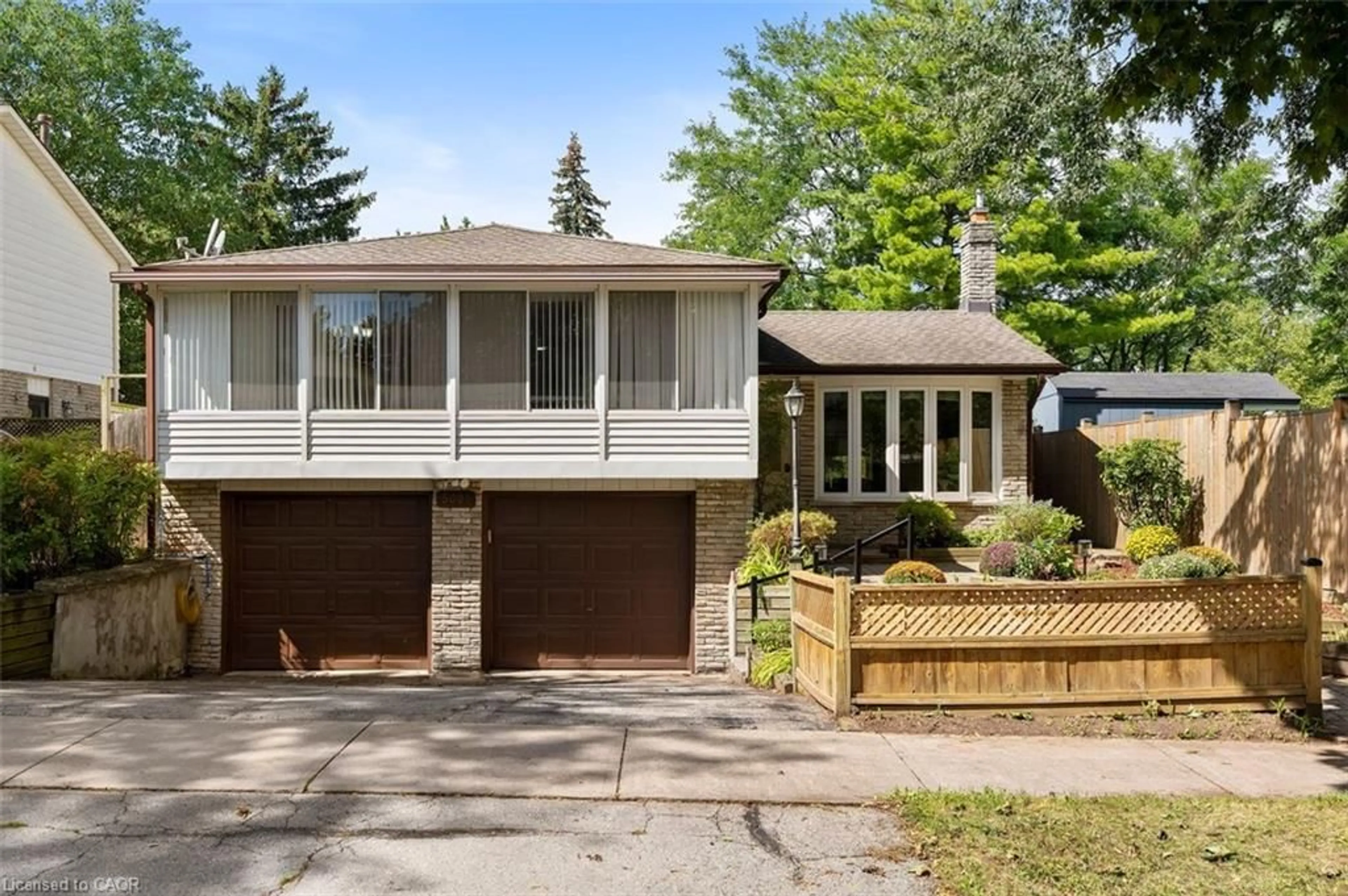 Home with vinyl exterior material, street for 5081 Brady Ave, Burlington Ontario L7L 3X5