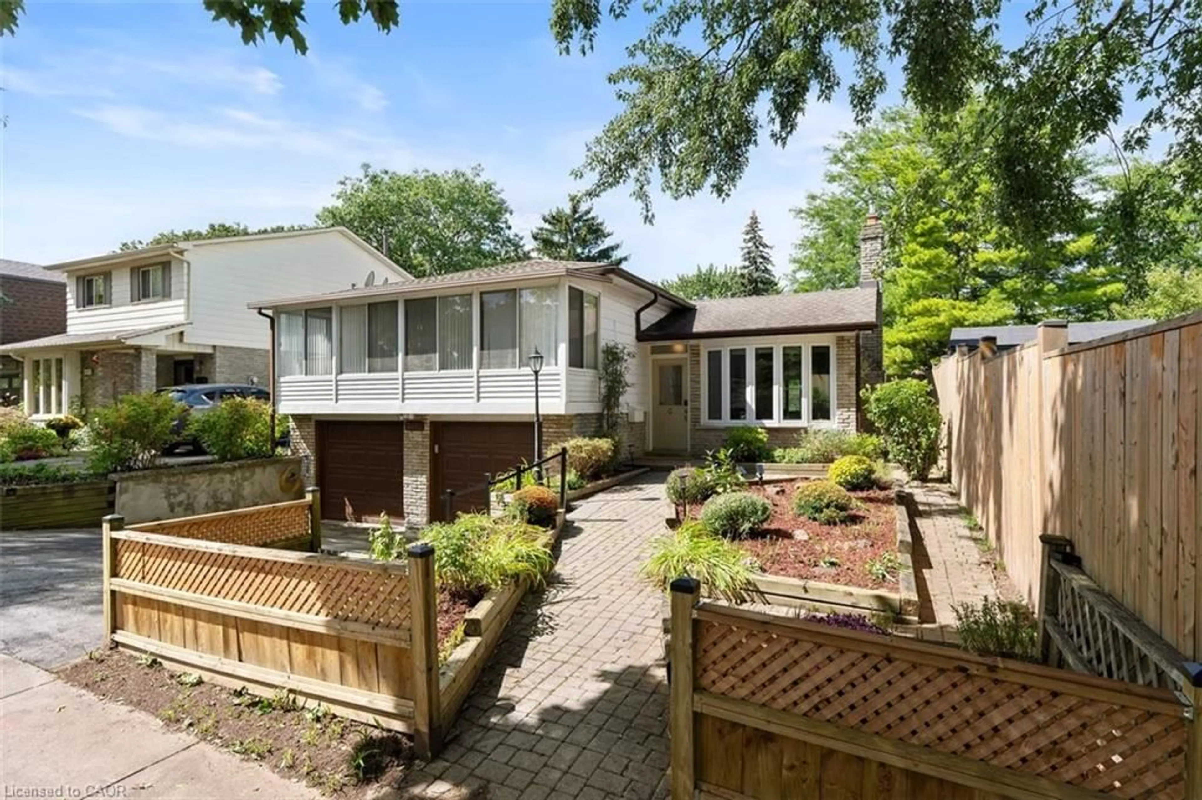 Home with brick exterior material, street for 5081 Brady Ave, Burlington Ontario L7L 3X5
