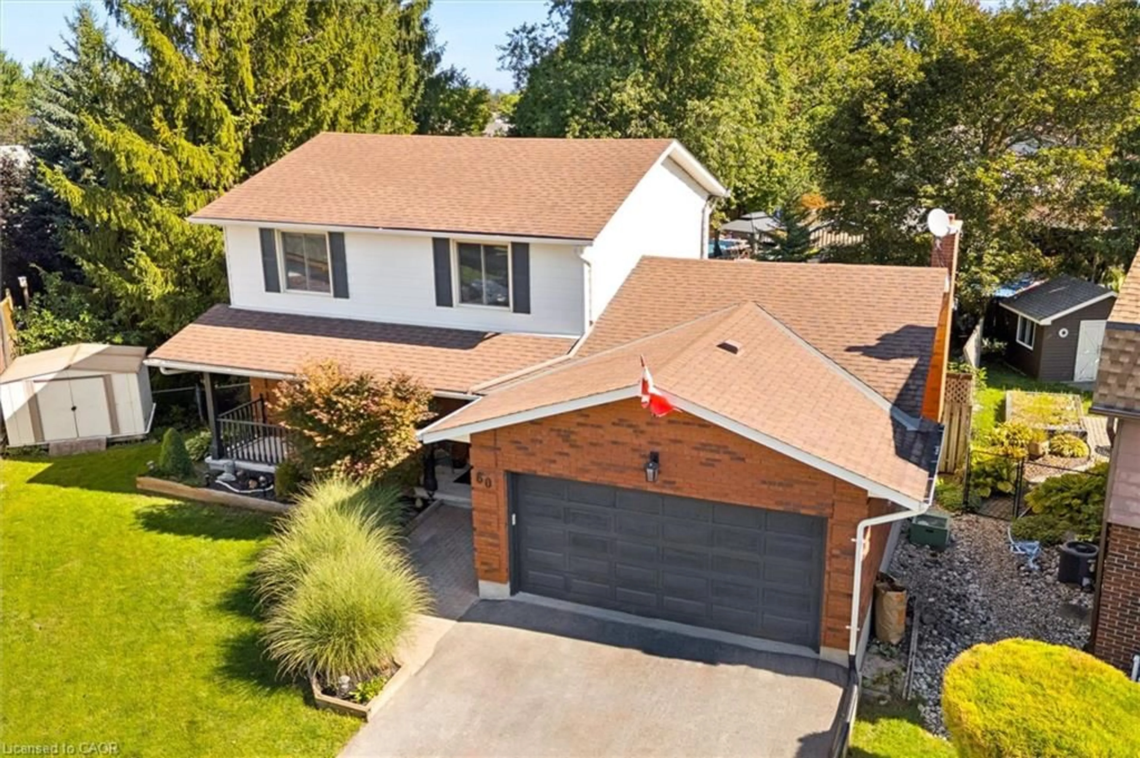 A pic from outside/outdoor area/front of a property/back of a property/a pic from drone, street for 60 Cherrytree Crt, Kitchener Ontario N2N 1L9