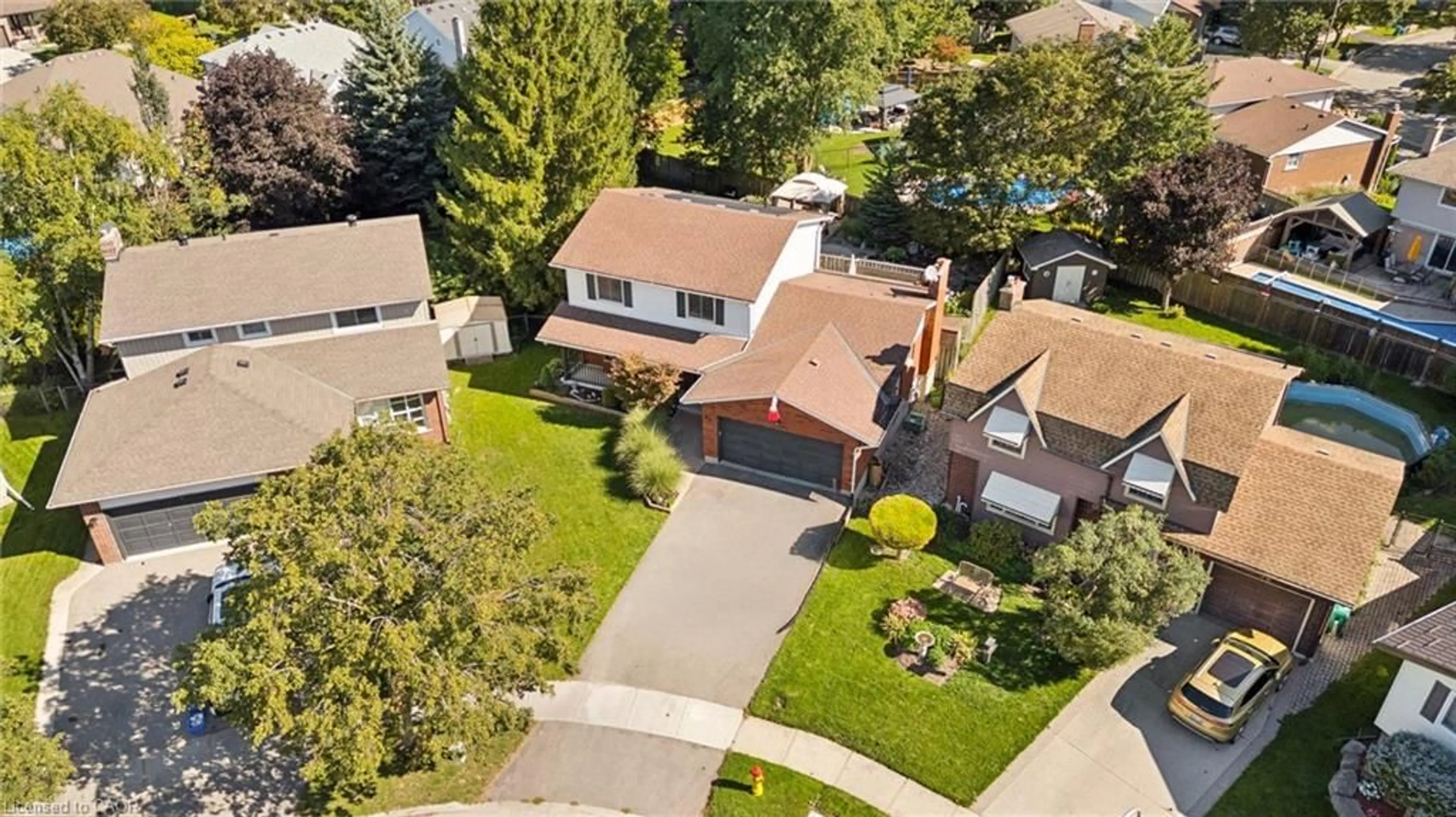 A pic from outside/outdoor area/front of a property/back of a property/a pic from drone, street for 60 Cherrytree Crt, Kitchener Ontario N2N 1L9