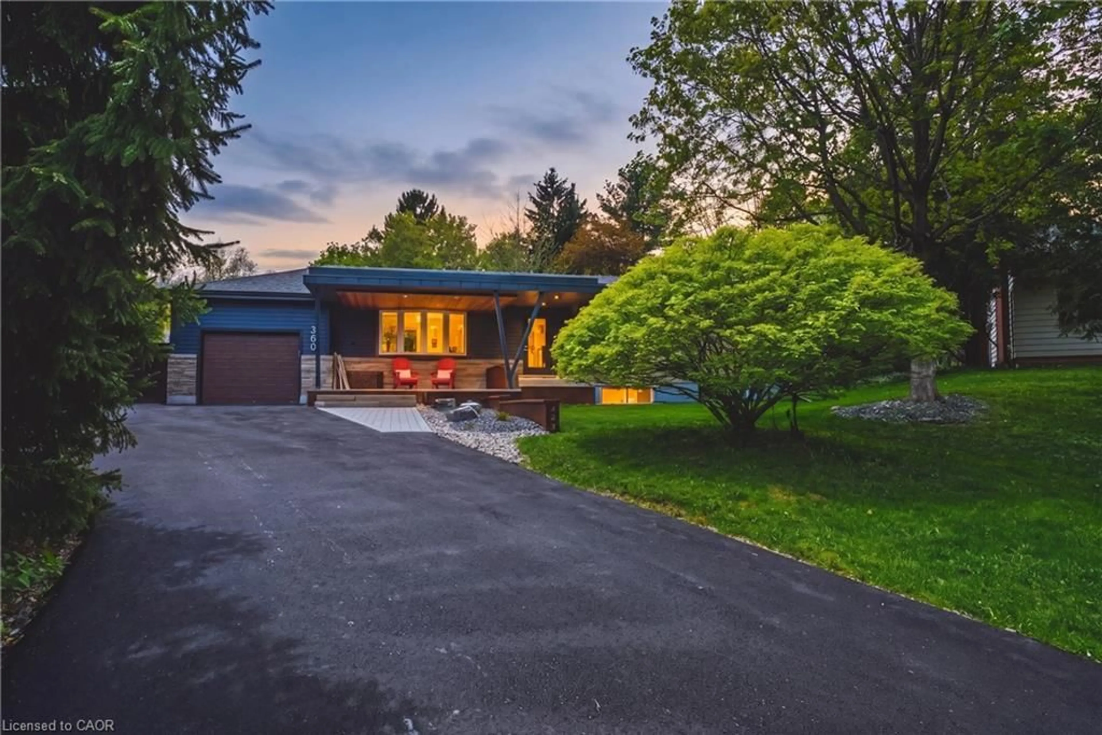 A pic from outside/outdoor area/front of a property/back of a property/a pic from drone, street for 368 Philip Pl, Ancaster Ontario L9G 3G8