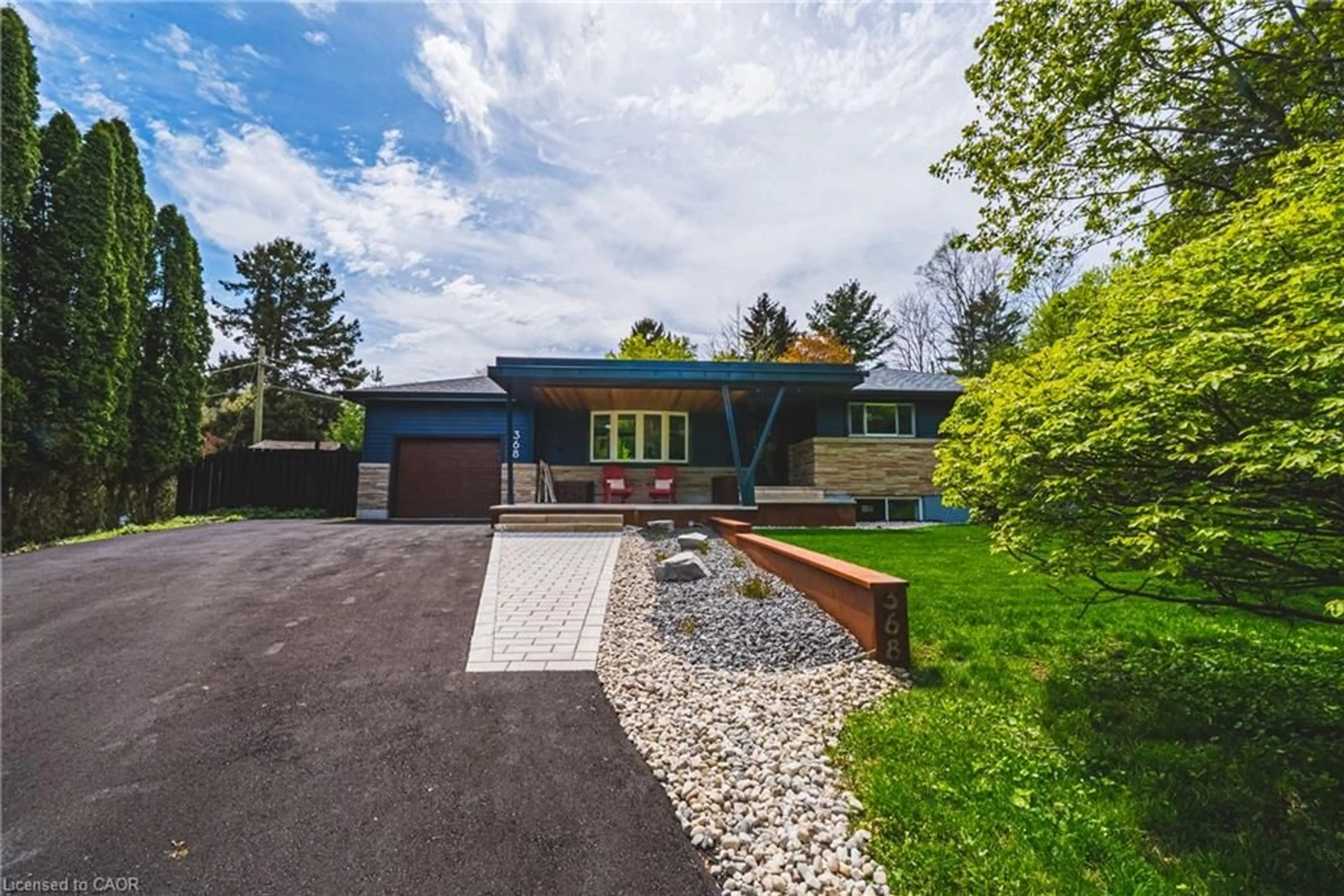 A pic from outside/outdoor area/front of a property/back of a property/a pic from drone, street for 368 Philip Pl, Ancaster Ontario L9G 3G8