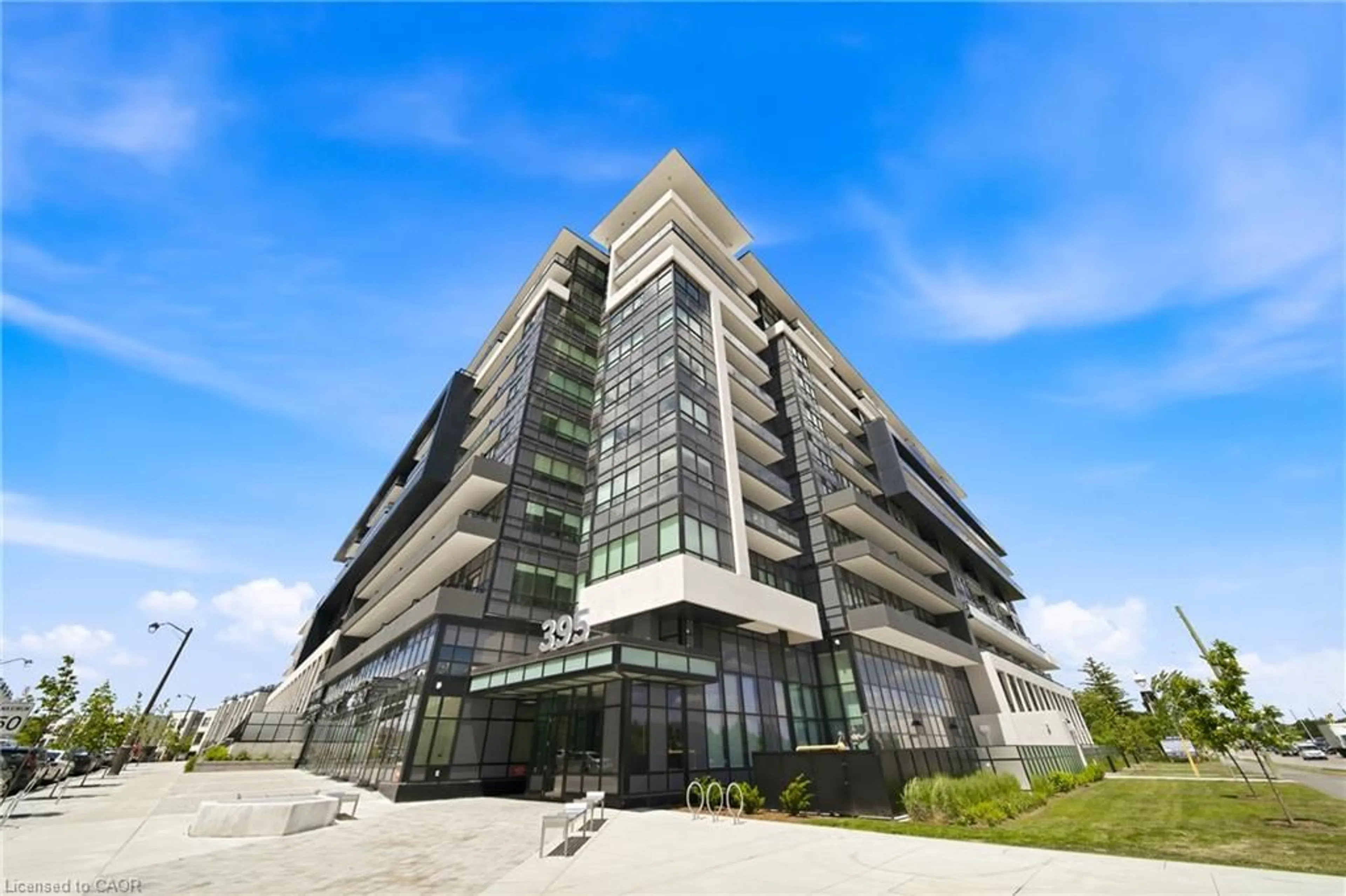 Indoor foyer for 395 Dundas St #221, Oakville Ontario L6M 4M2