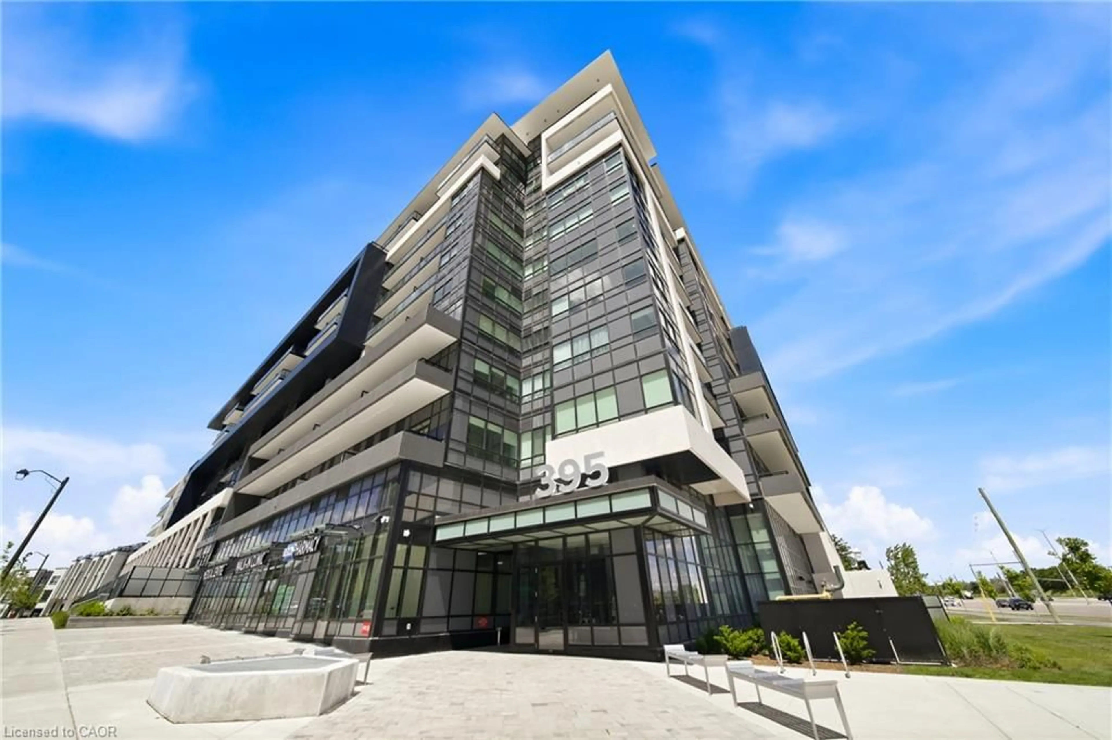 Indoor foyer for 395 Dundas St #221, Oakville Ontario L6M 4M2