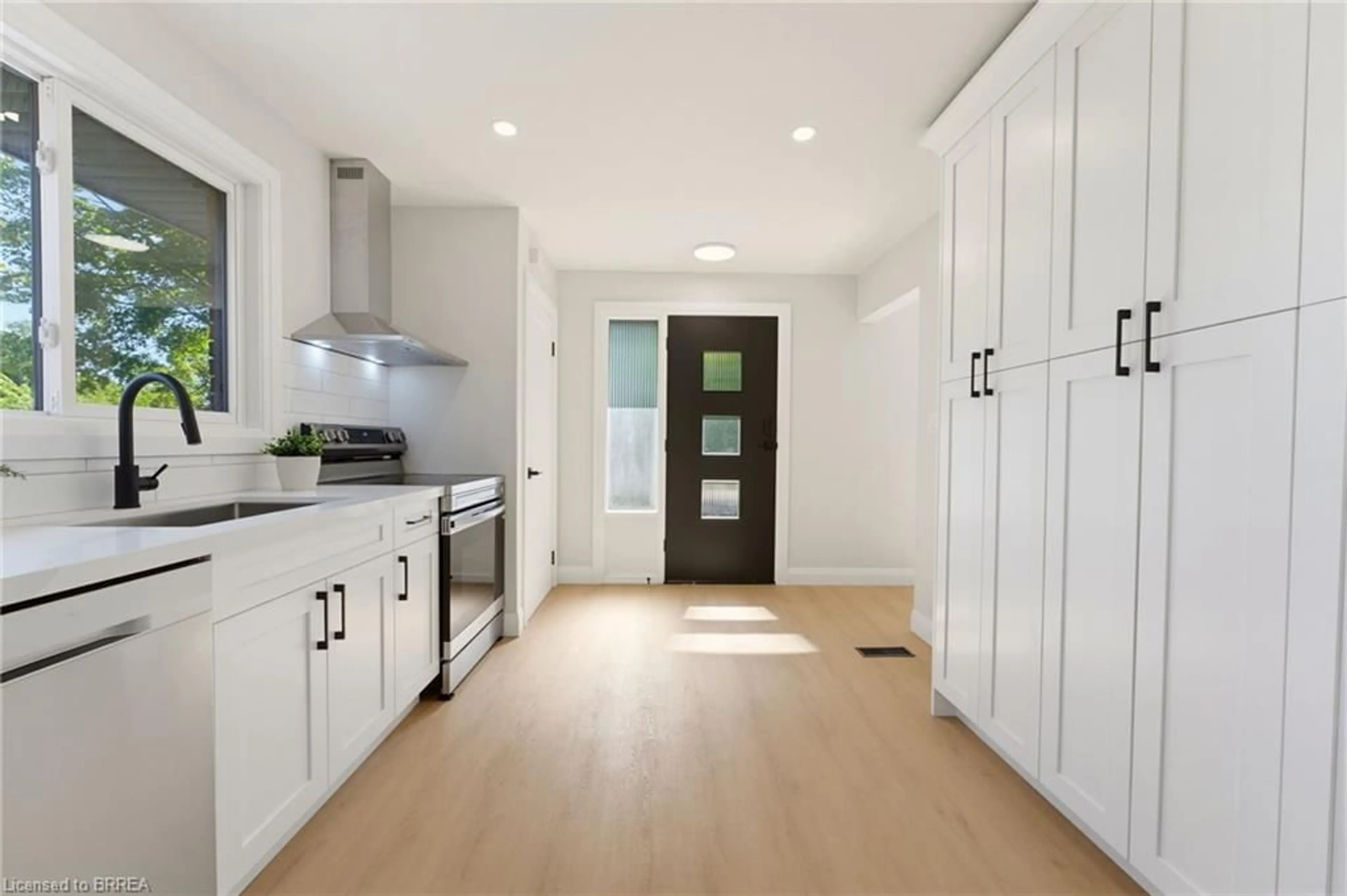 Open concept kitchen, unknown for 115 Evelyn St, Brantford Ontario N3R 3H4