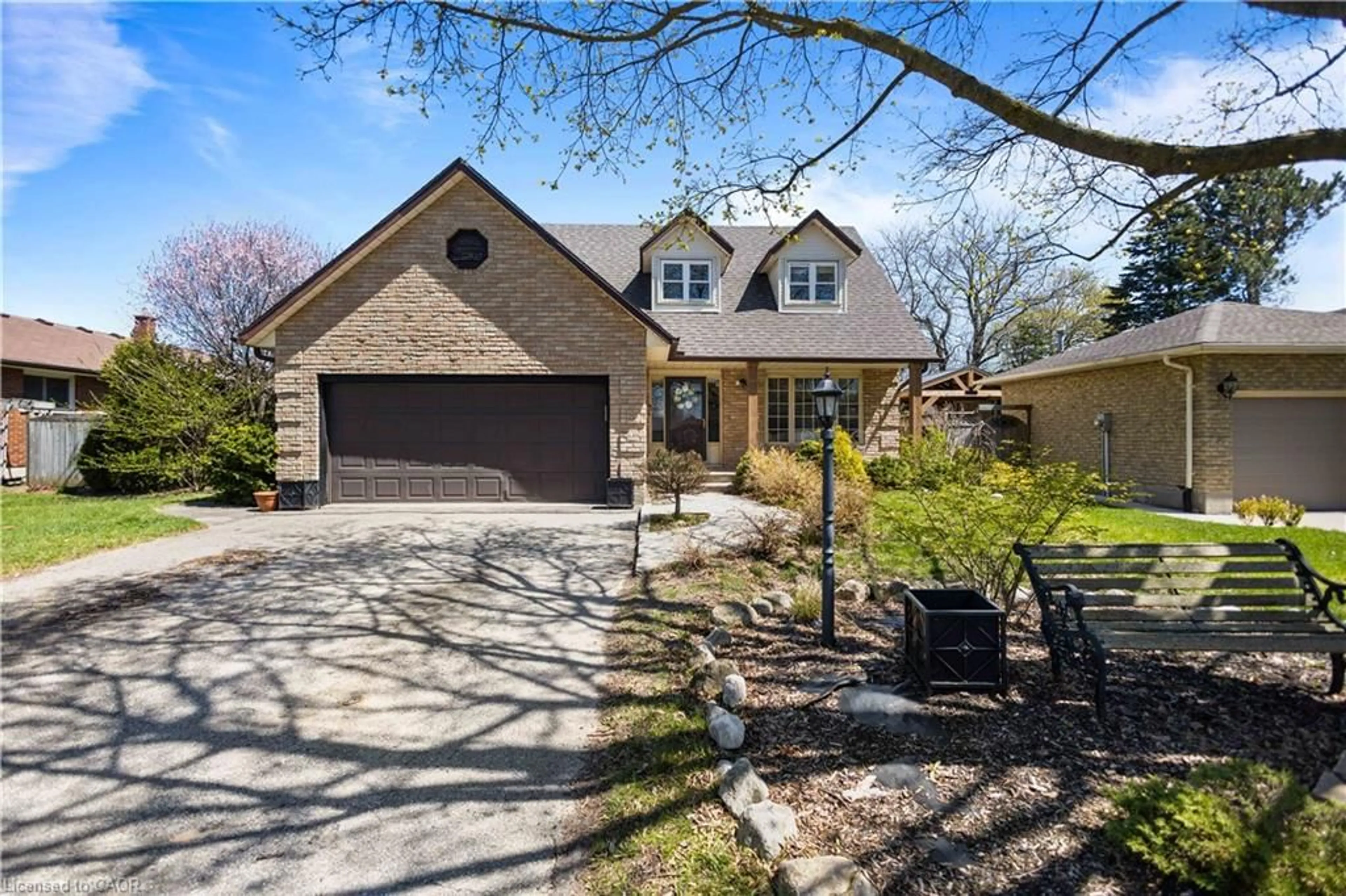 Home with brick exterior material, street for 10 Atwood Cres, Simcoe Ontario N3Y 5A4