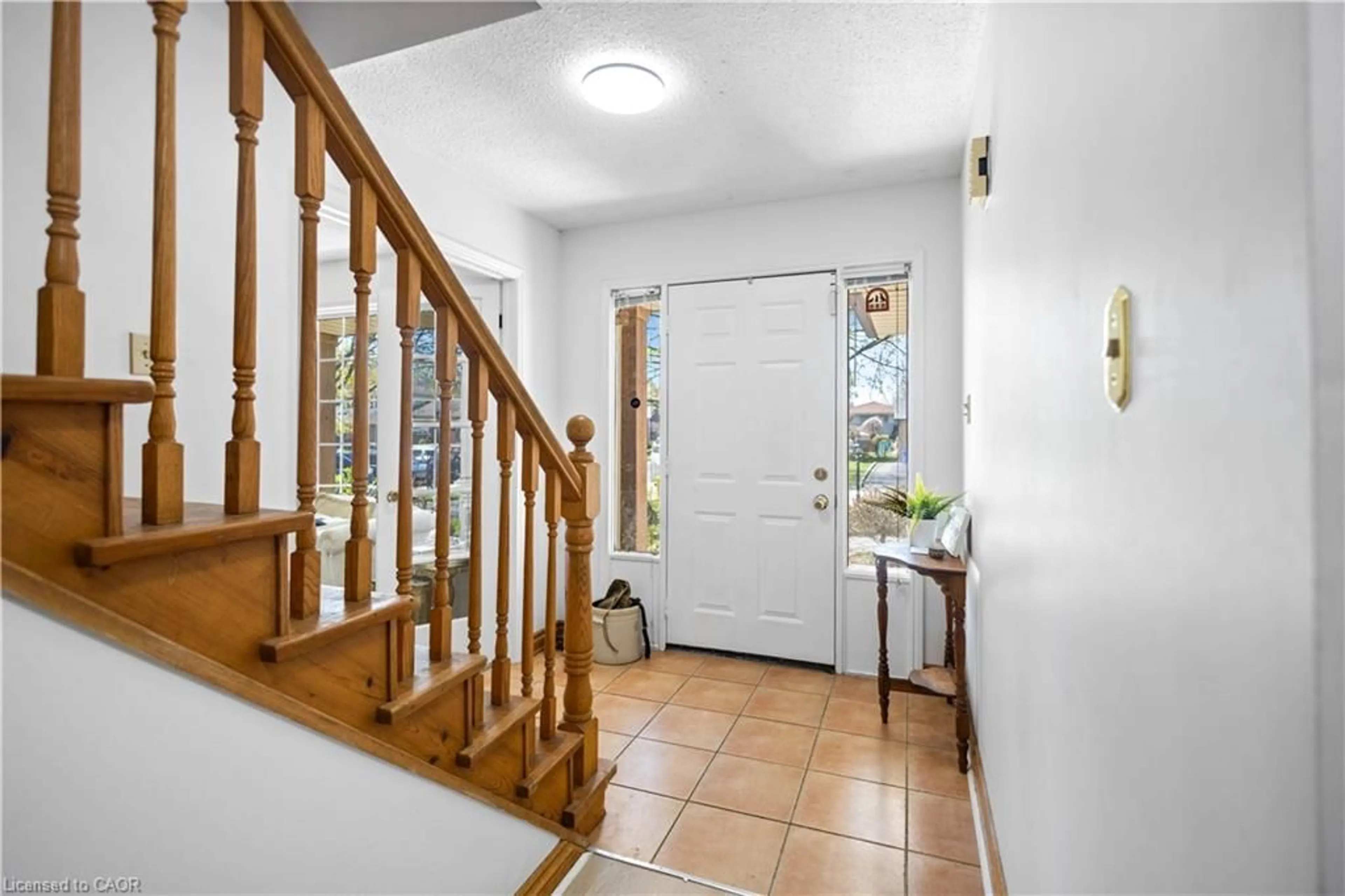 Indoor entryway for 10 Atwood Cres, Simcoe Ontario N3Y 5A4