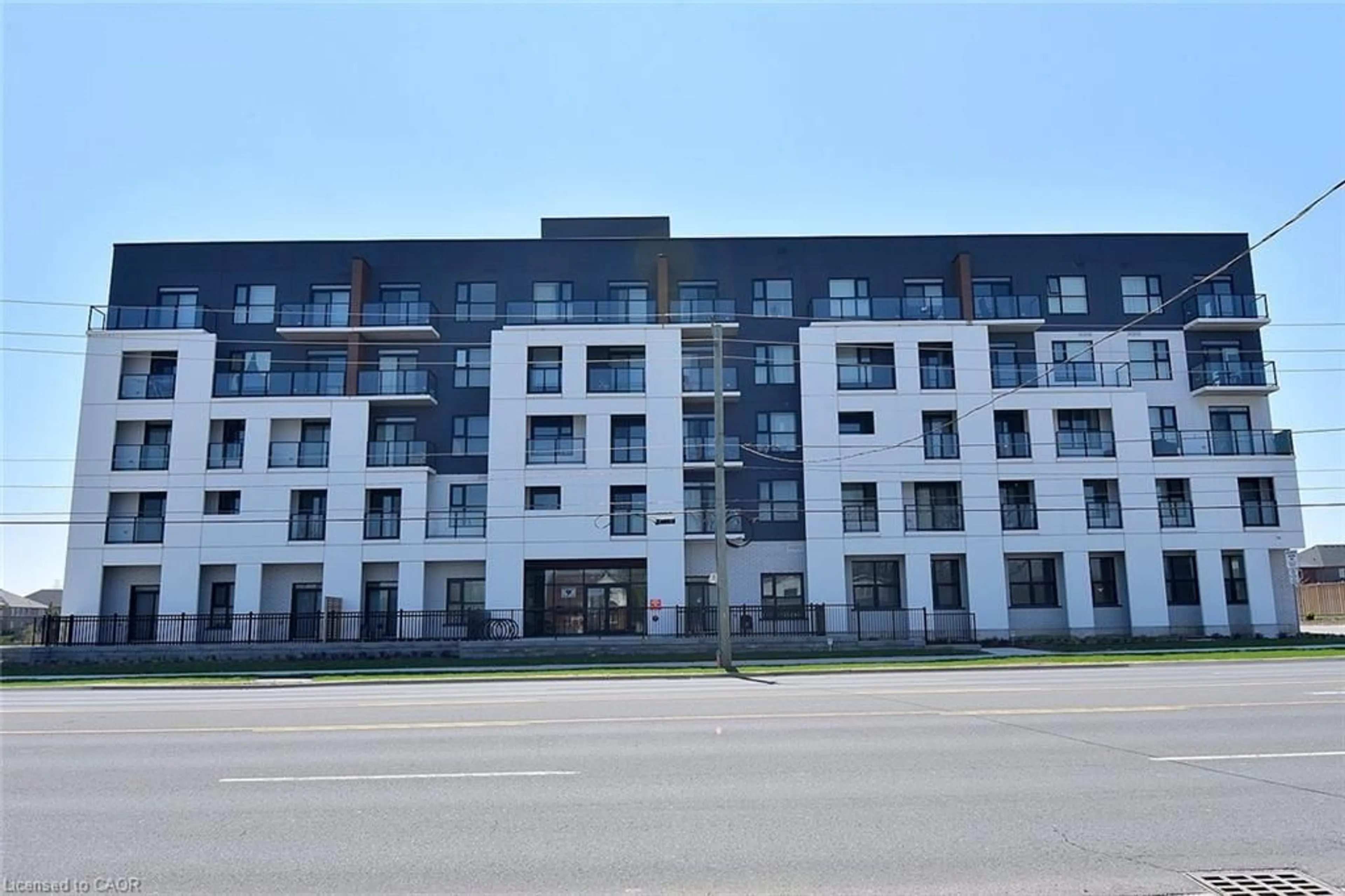 Patio, building for 1936 Rymal Rd #514, Hamilton Ontario L0R 1P0