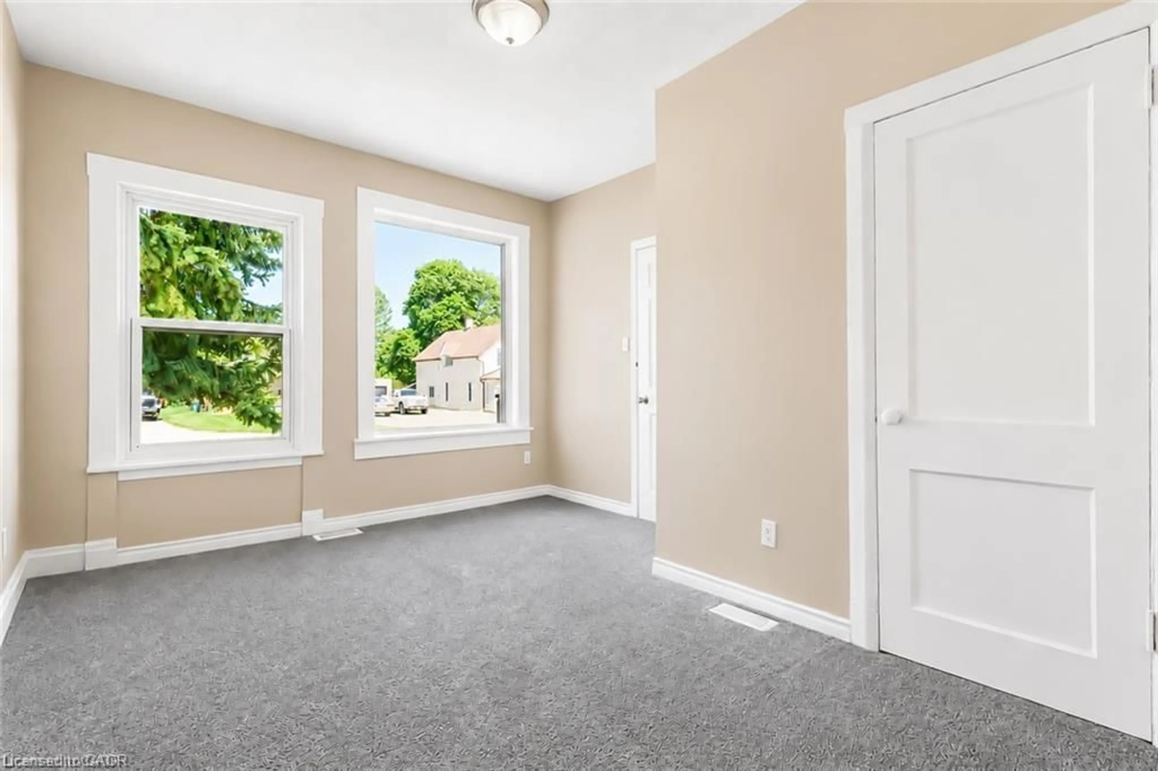 A pic of a room for 93 Lancaster St, Kitchener Ontario N2H 4T3