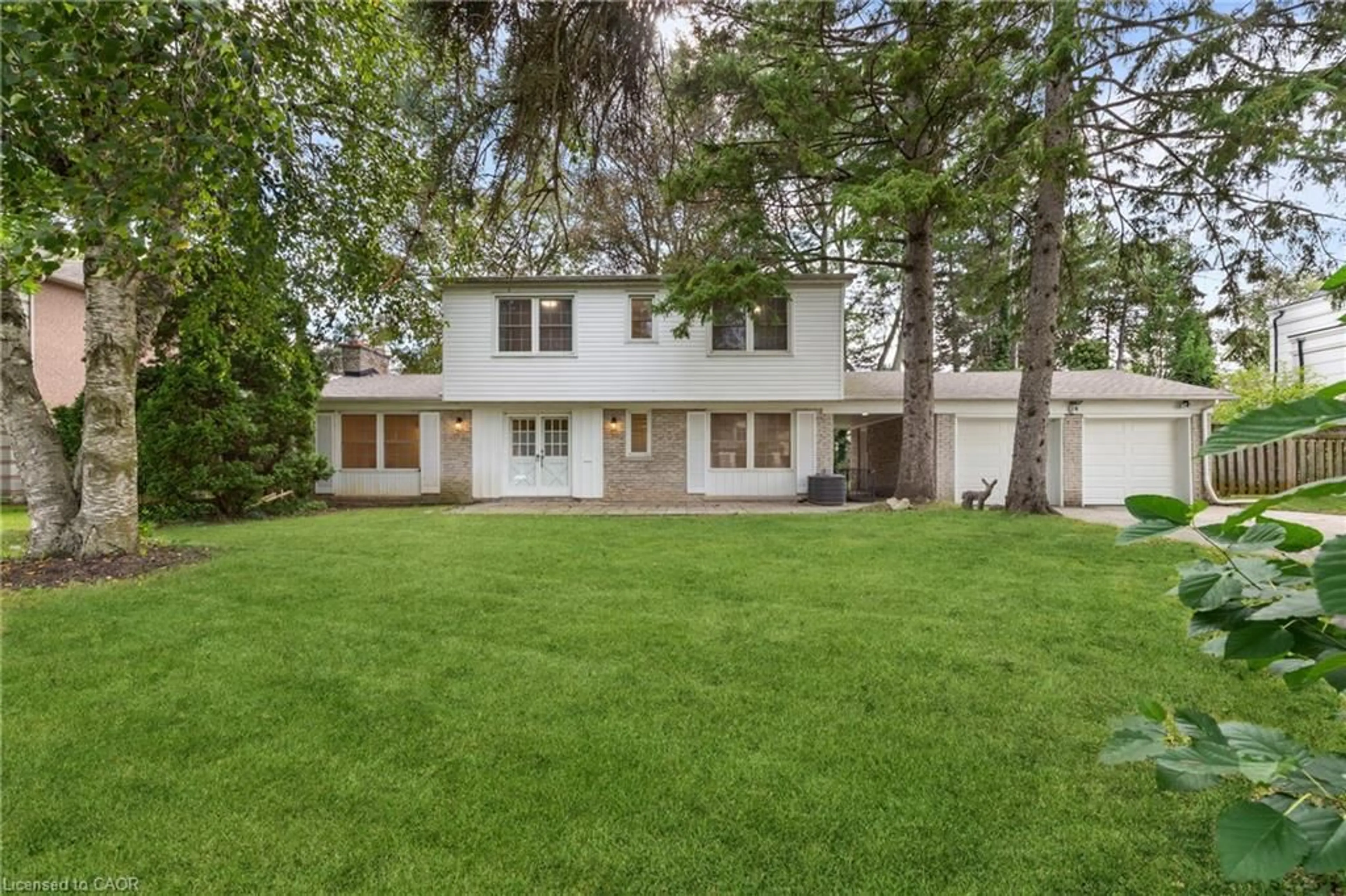 Home with vinyl exterior material, street for 24 Valloncliffe Rd, Thornhill Ontario L3T 2W8