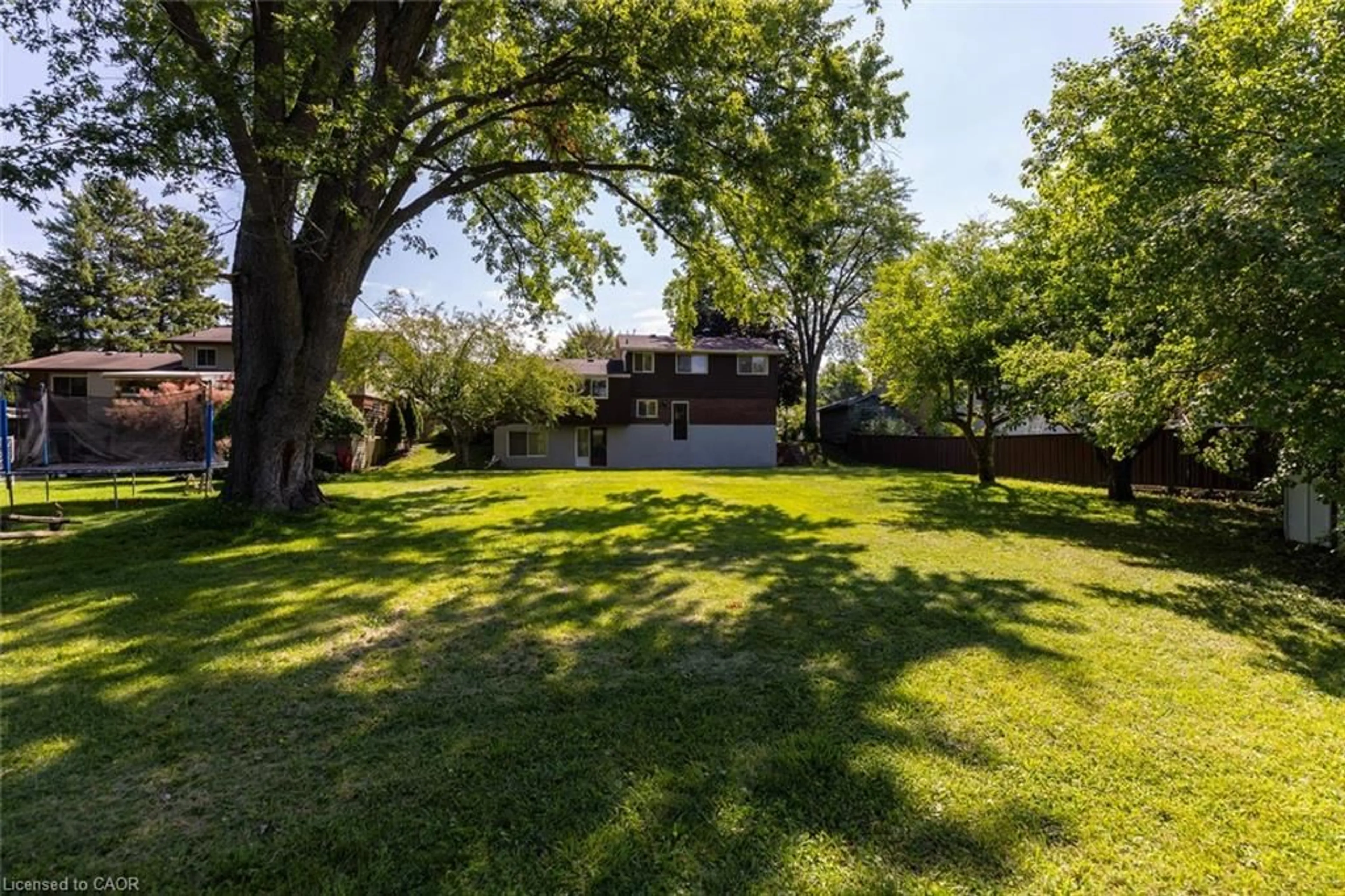 A pic from outside/outdoor area/front of a property/back of a property/a pic from drone, unknown for 68 Halliwell Dr, Kitchener Ontario N2B 2M3