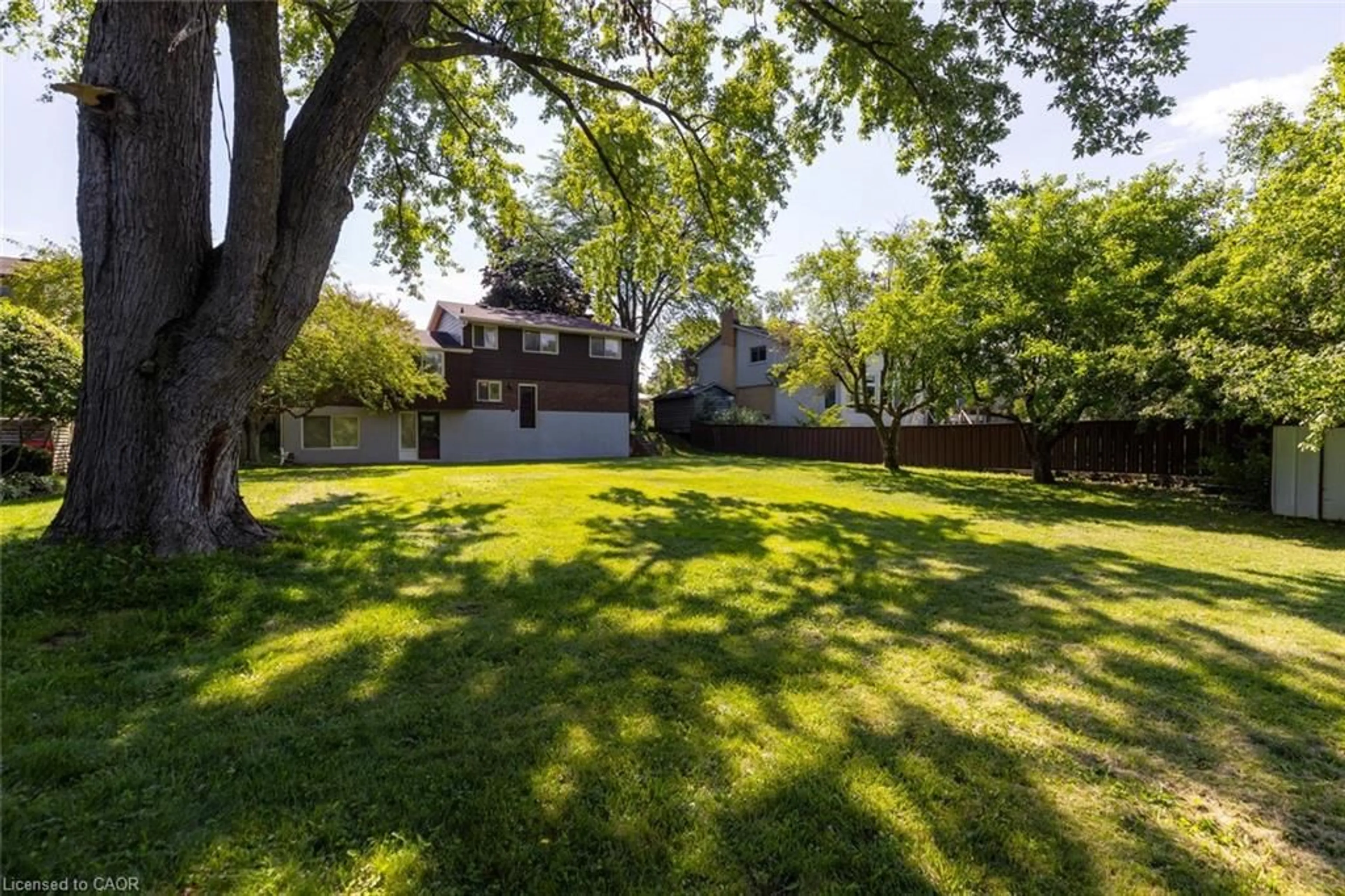 A pic from outside/outdoor area/front of a property/back of a property/a pic from drone, street for 68 Halliwell Dr, Kitchener Ontario N2B 2M3
