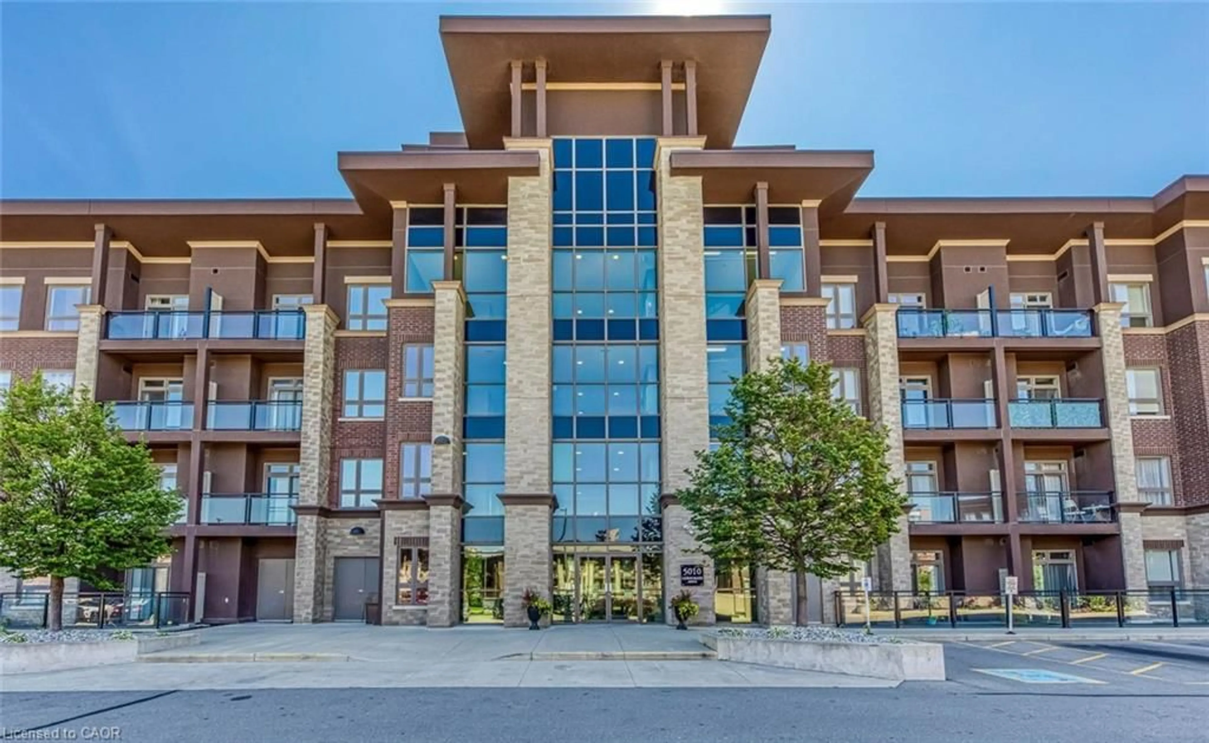 Indoor foyer for 5010 Corporate Dr #237, Burlington Ontario L7L 0H6
