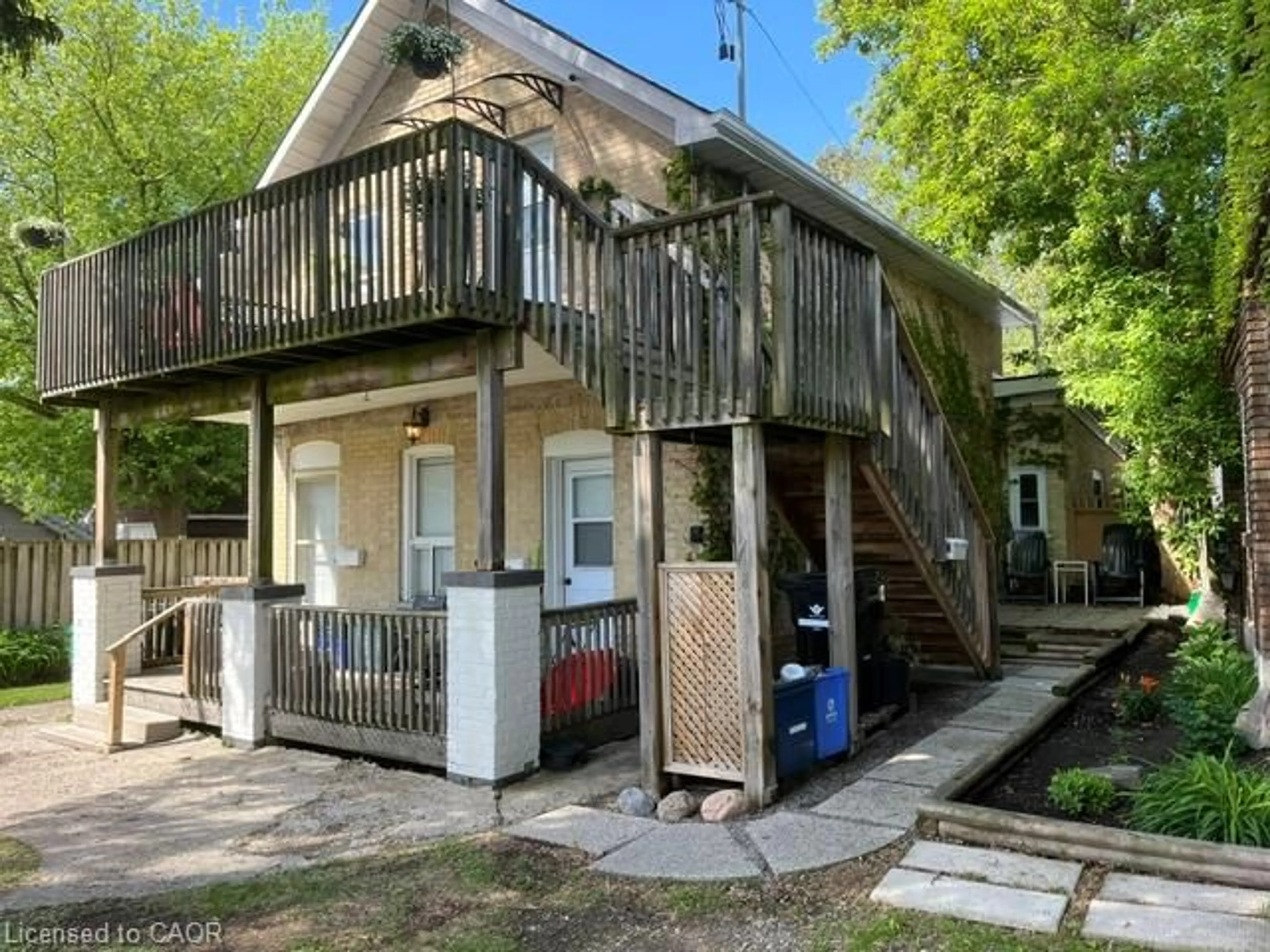 A pic from outside/outdoor area/front of a property/back of a property/a pic from drone, street for 87 Lancaster St, Kitchener Ontario N2H 4T3