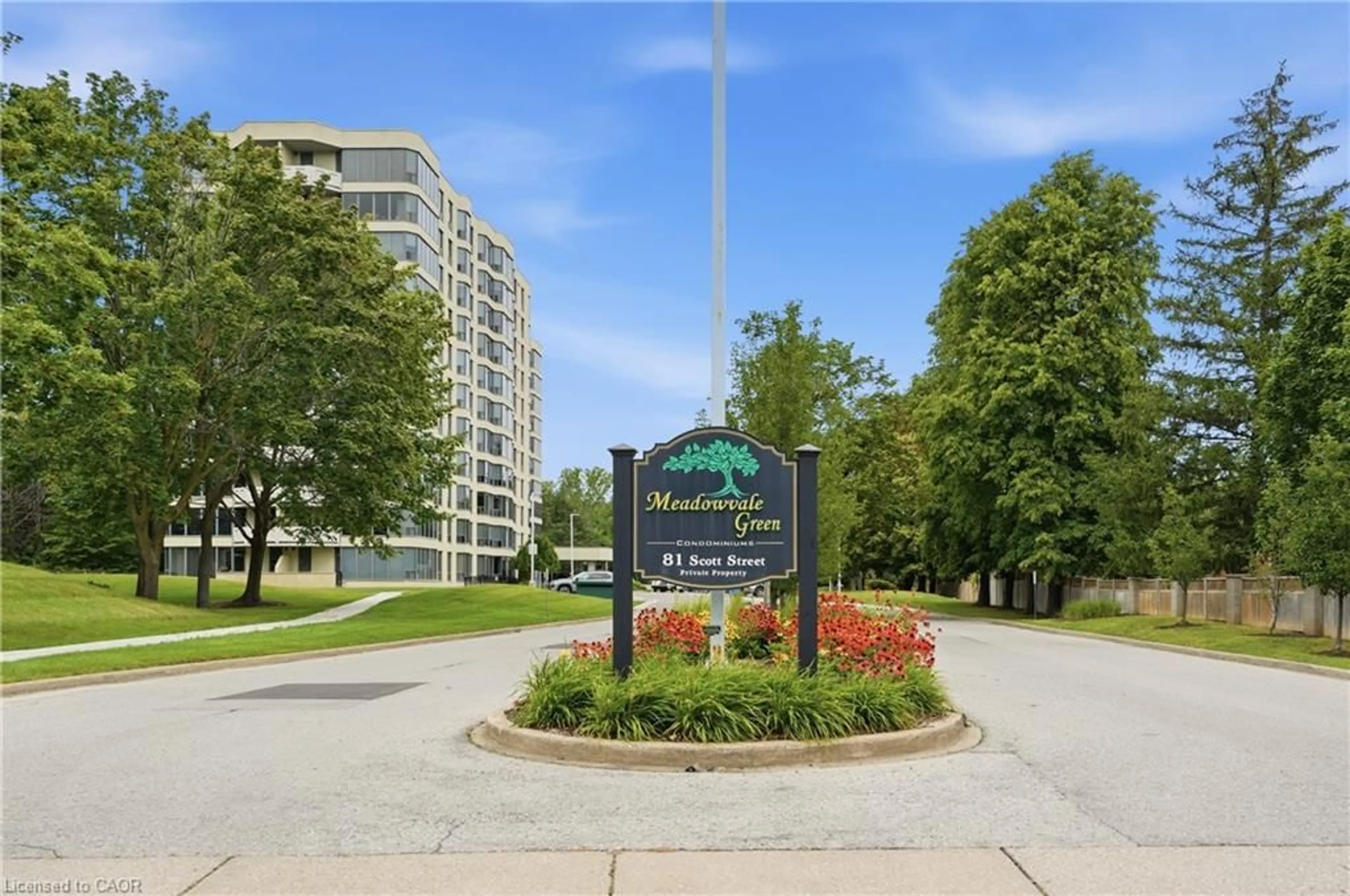 Indoor foyer for 81 Scott St #806, St. Catharines Ontario L2N 7L5