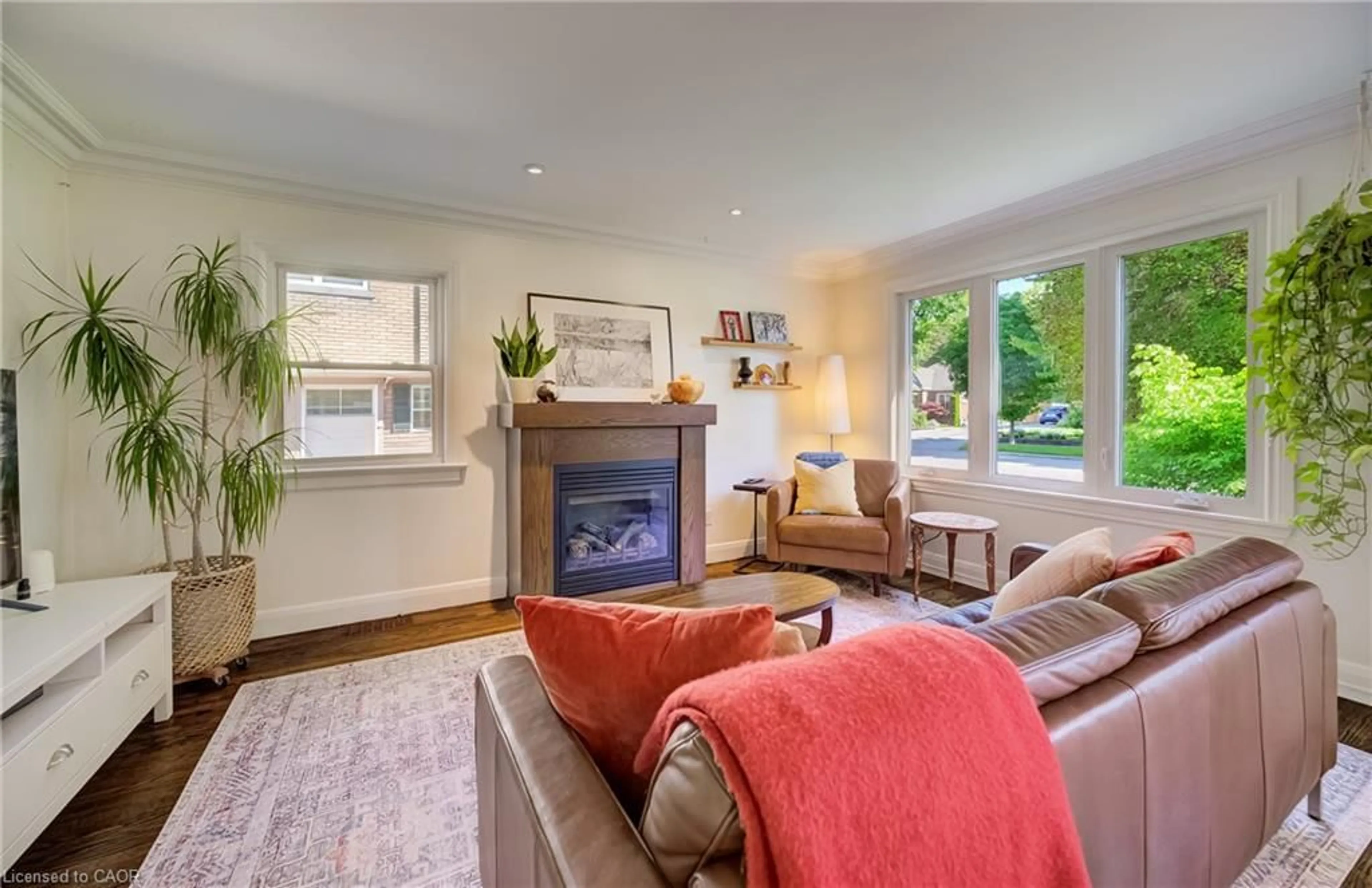 Living room with furniture, unknown for 87 Brentwood Ave, Kitchener Ontario N2H 2C7