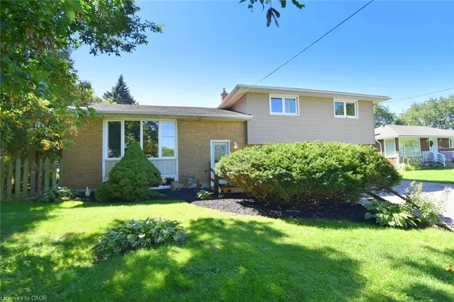 8491 Dickenson Rd, Hamilton 3