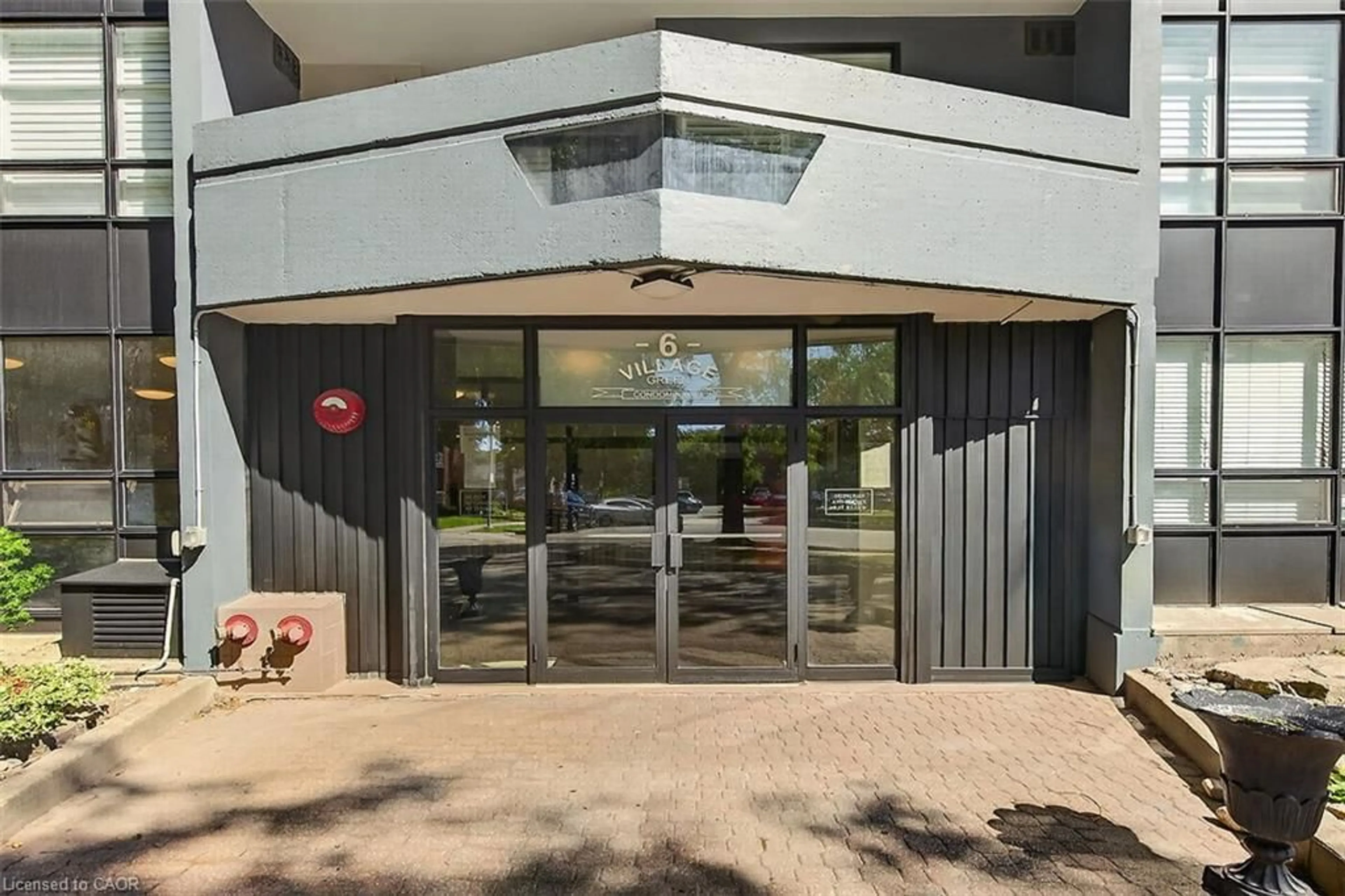 Indoor foyer for 6 Village Green Blvd #202, Stoney Creek Ontario L8G 5B7