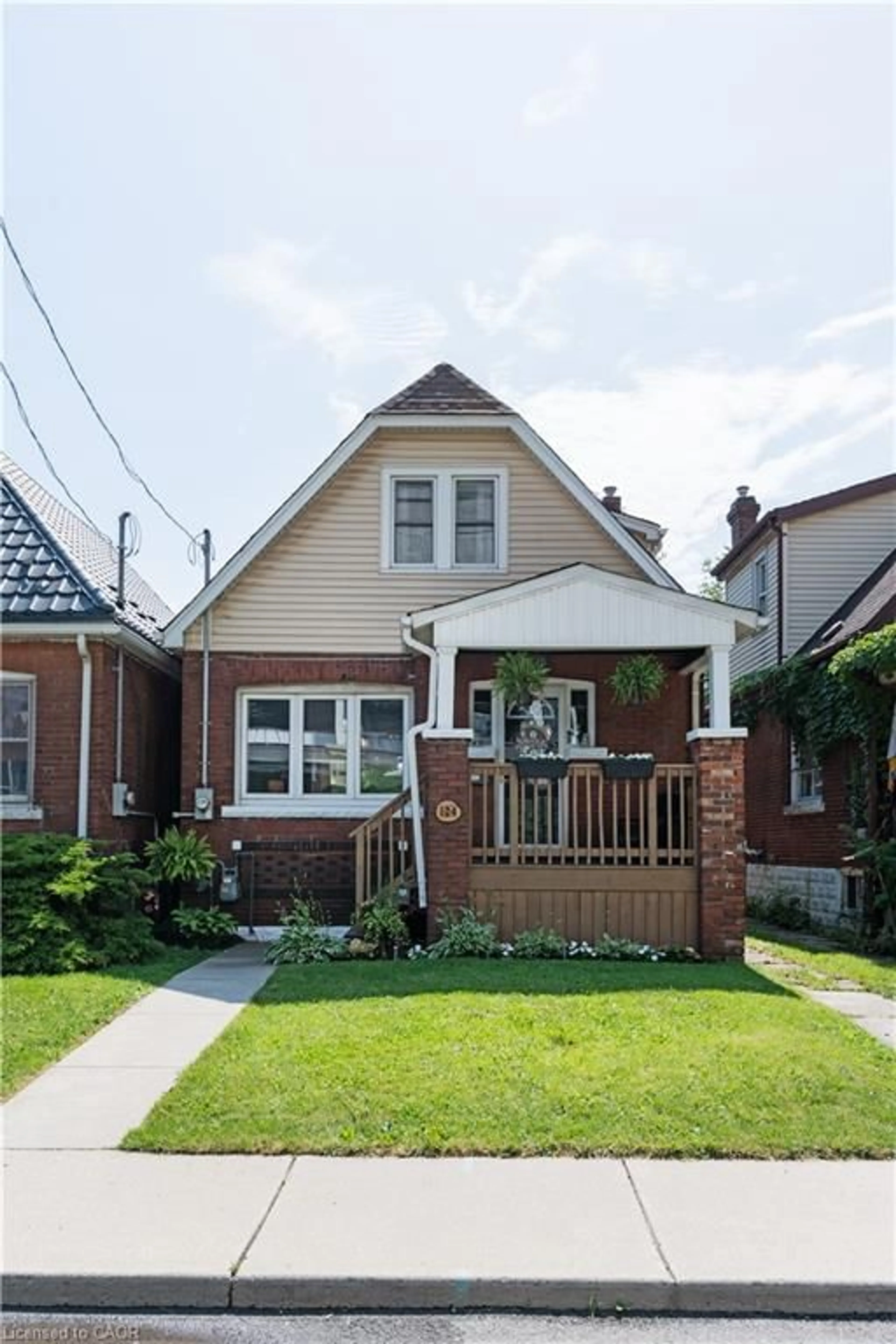 Home with brick exterior material, street for 124 Balsam Ave, Hamilton Ontario L8L 6Y3