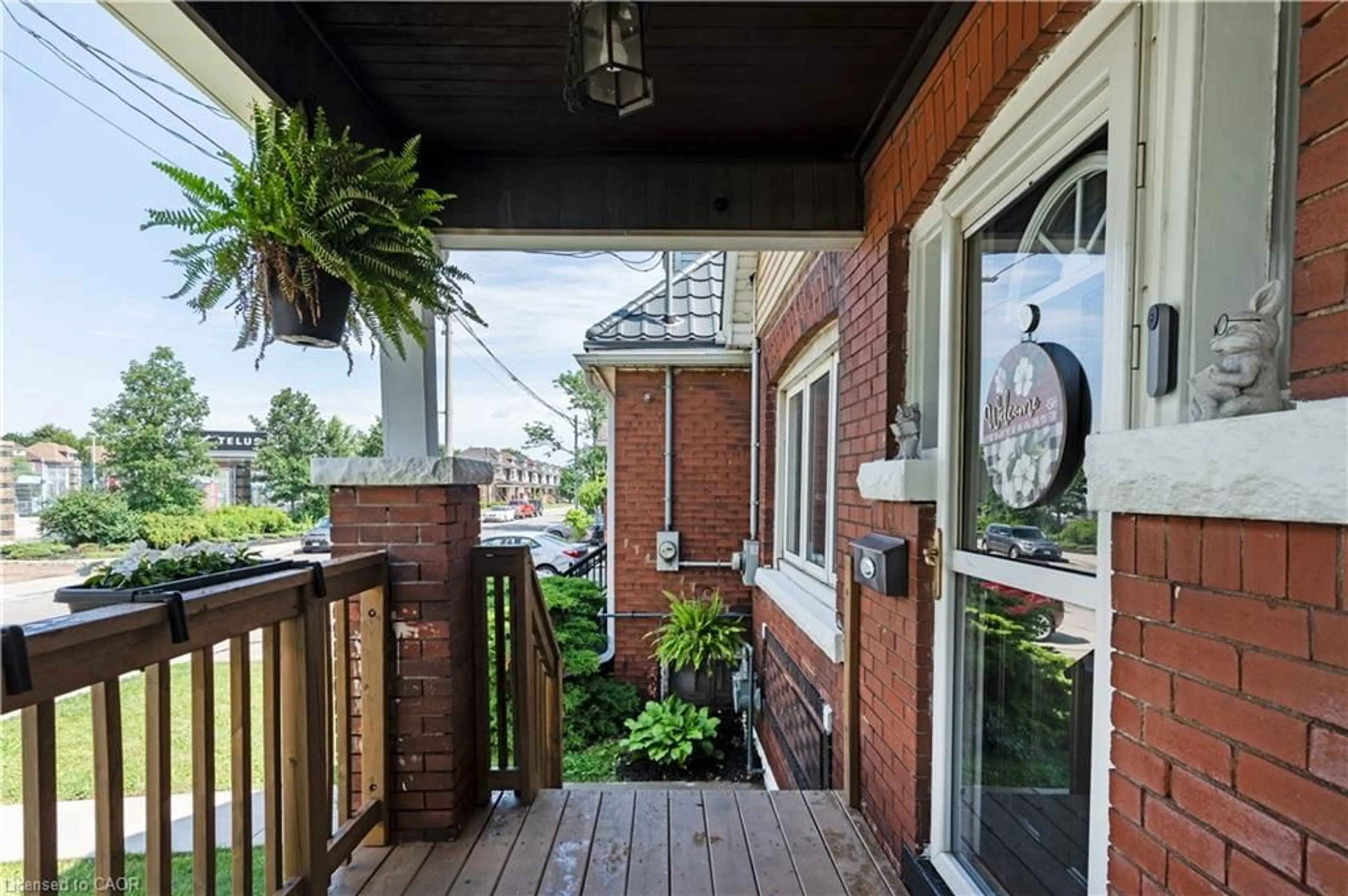 Patio, street for 124 Balsam Ave, Hamilton Ontario L8L 6Y3