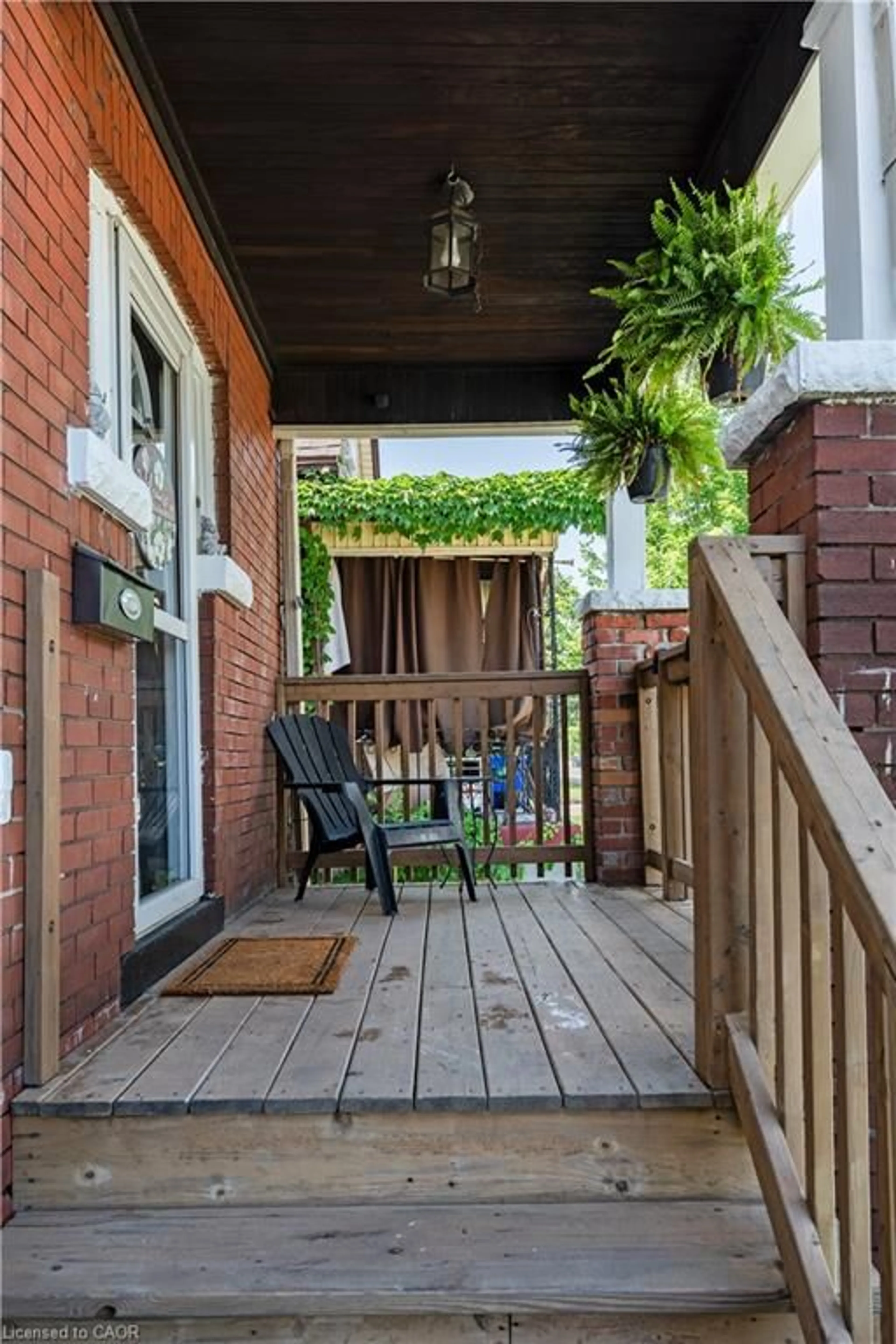 Patio, street for 124 Balsam Ave, Hamilton Ontario L8L 6Y3