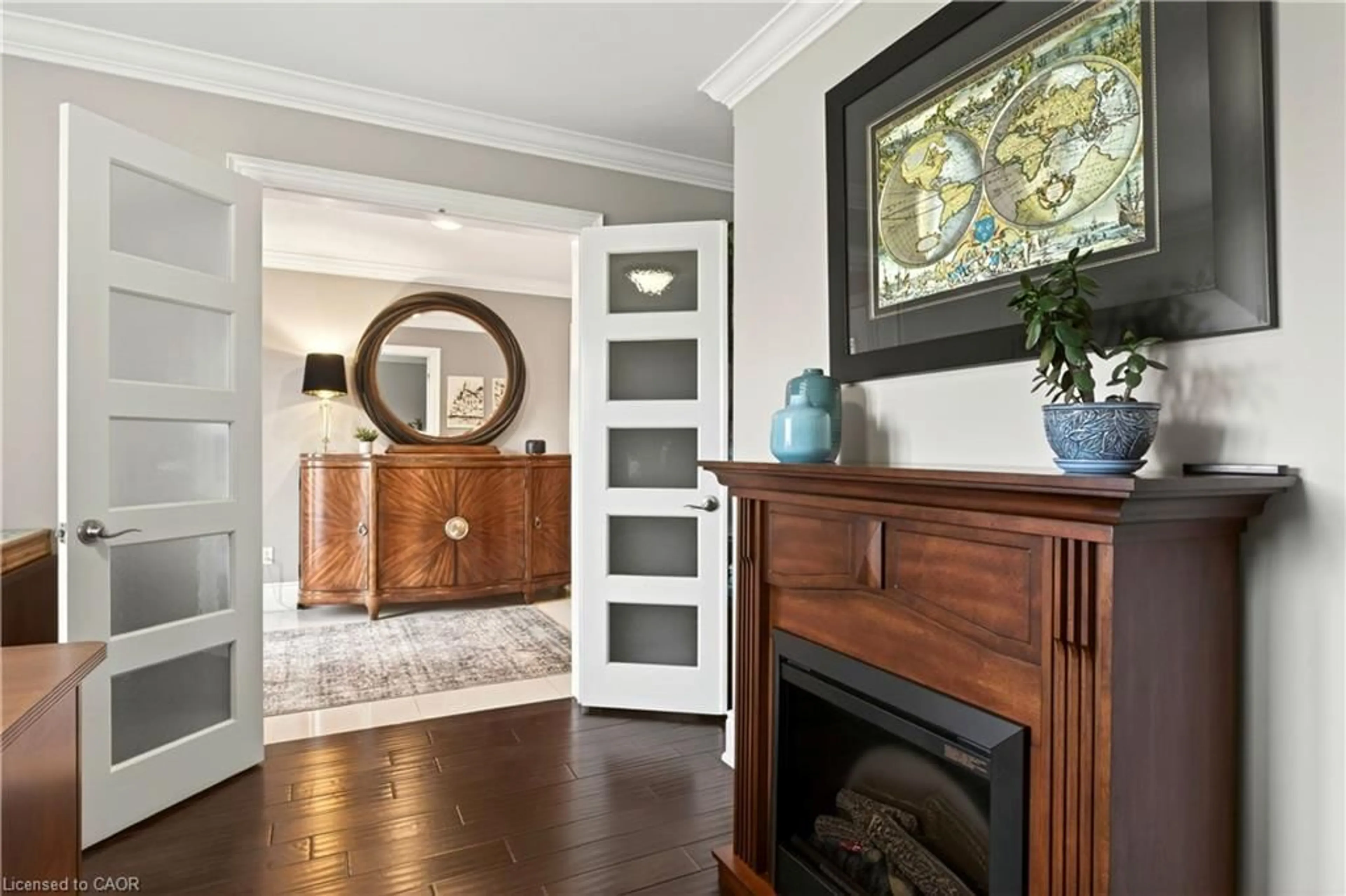 Indoor entryway for 12 Aries Crt, Hamilton Ontario L8W 3C8