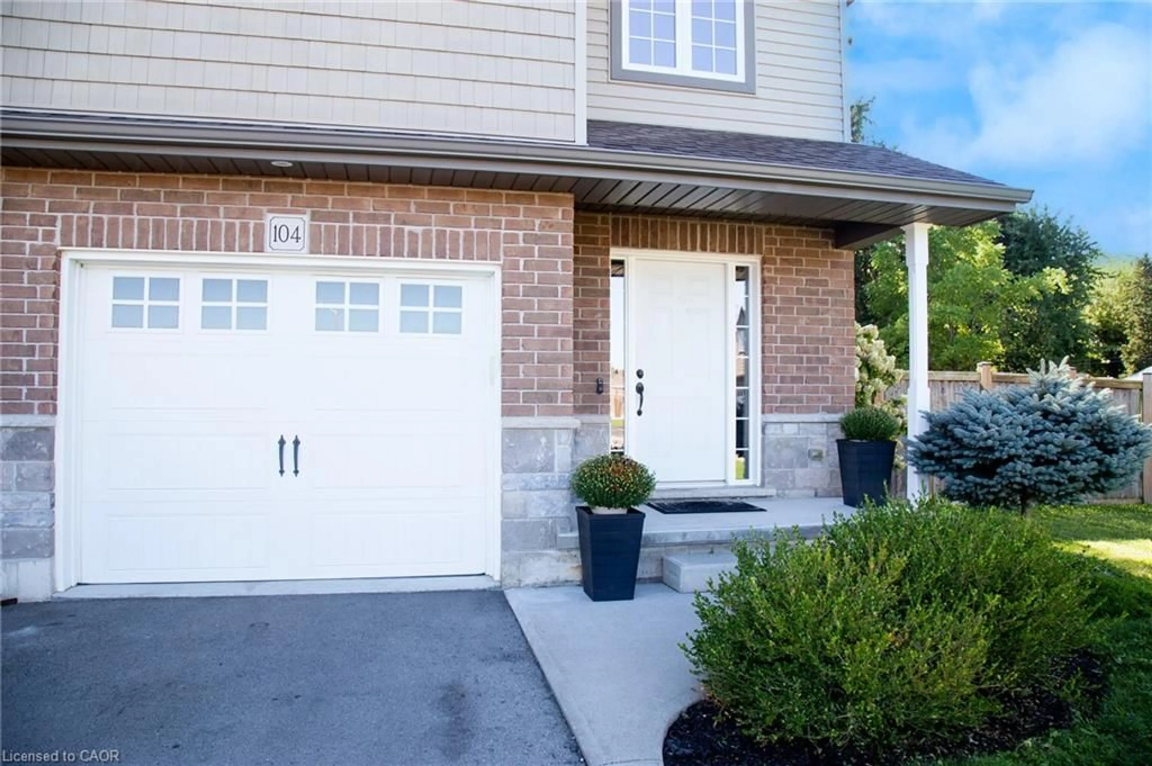 Home with brick exterior material, street for 104 Macneil Crt, Hagersville Ontario N0A 1H0
