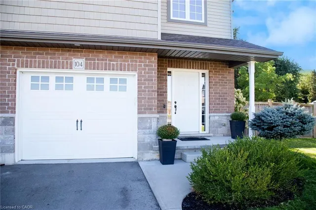 104 Macneil Crt, Hagersville 2