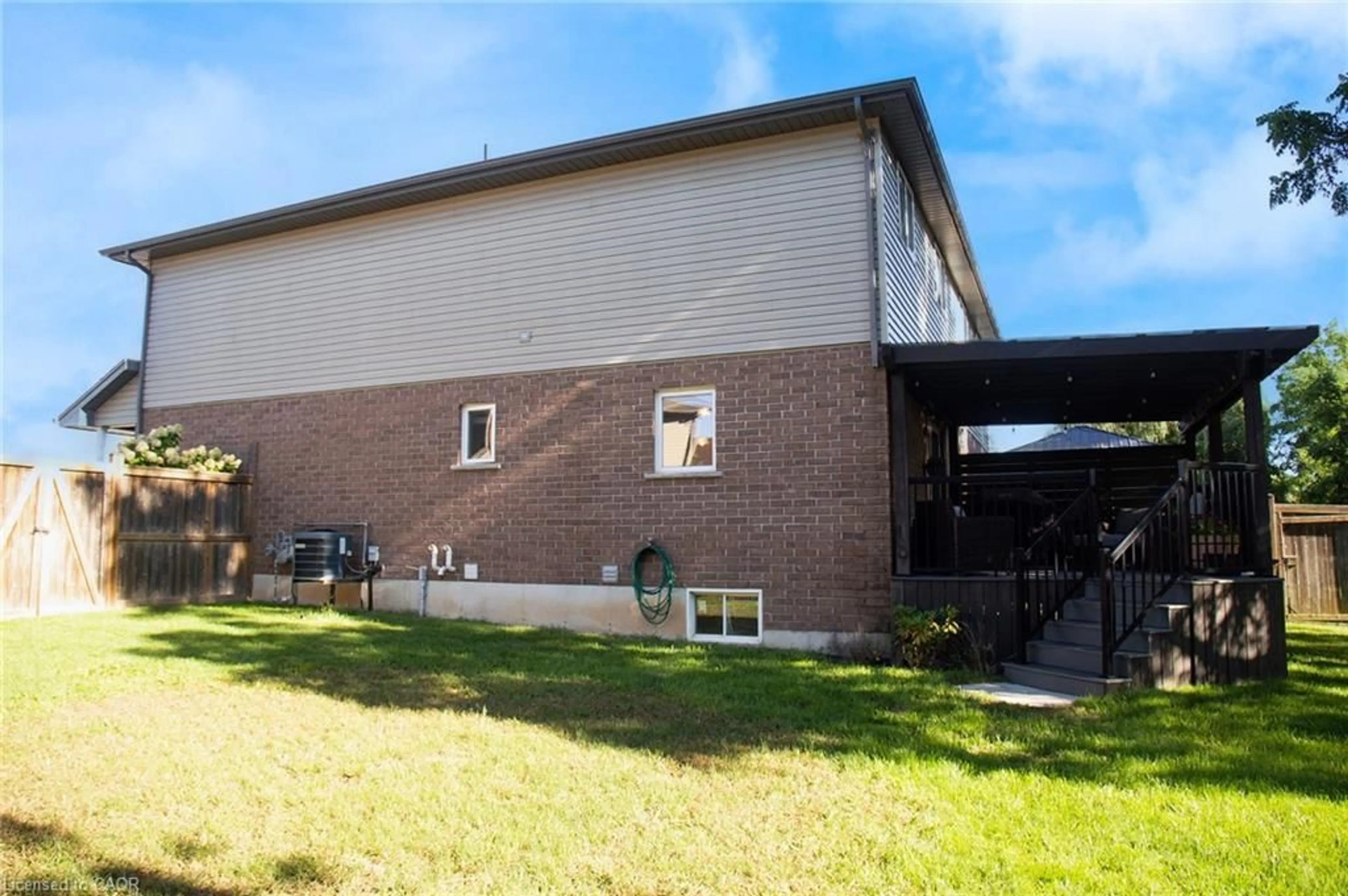 Patio, building for 104 Macneil Crt, Hagersville Ontario N0A 1H0