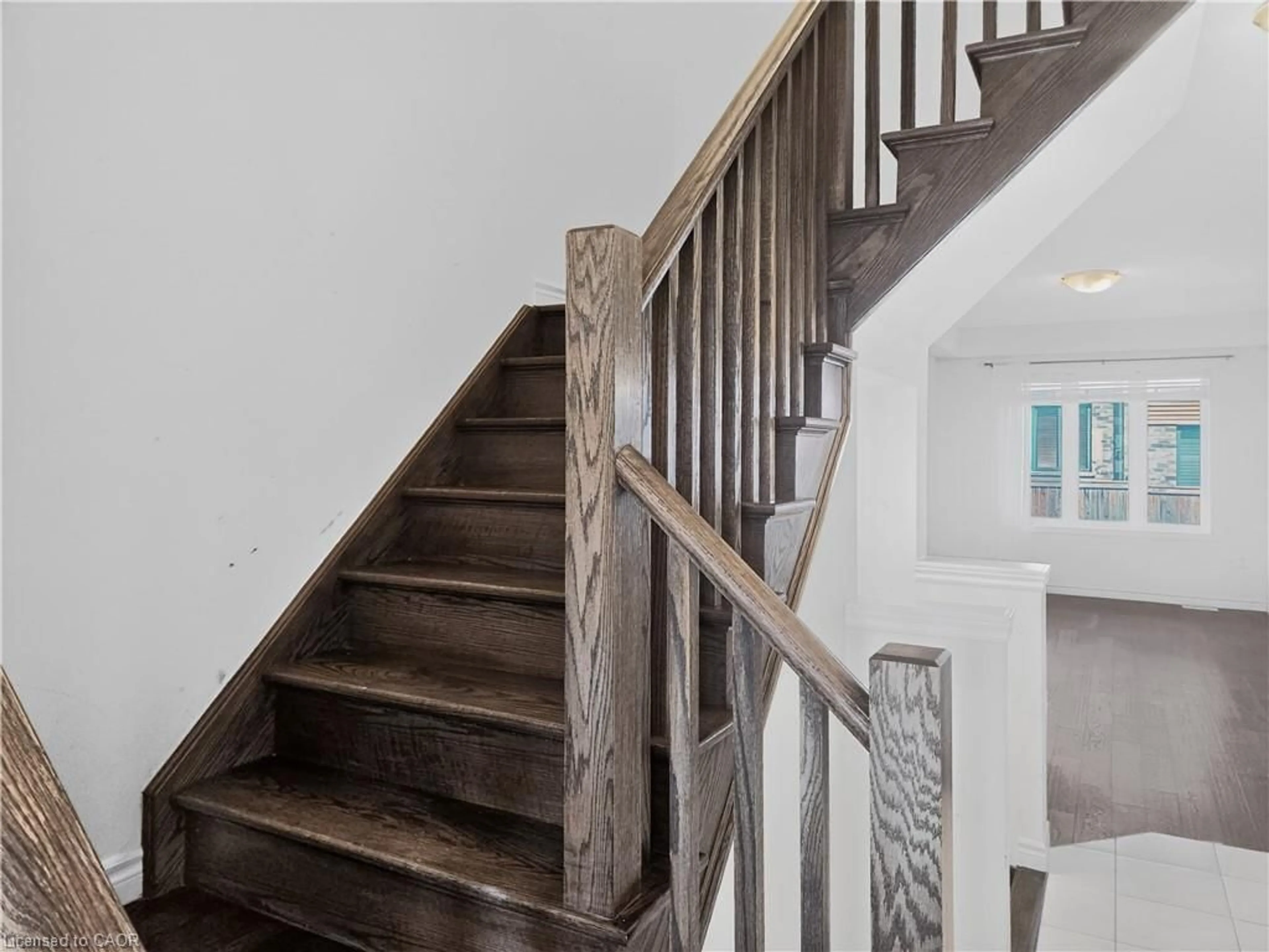 Stairs for 2C Vic Chambers Pl, Paris Ontario N3L 0E7