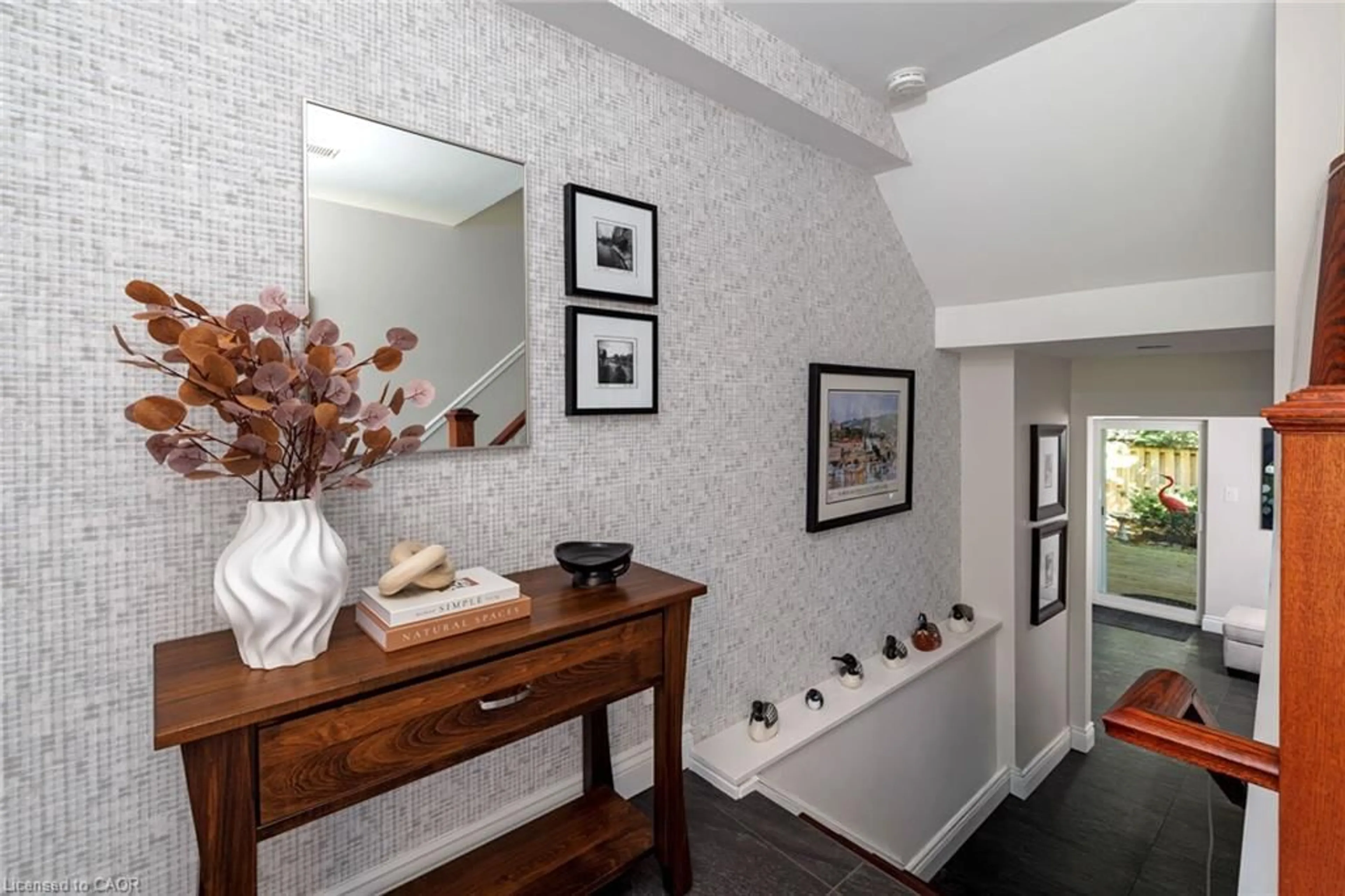 Indoor entryway for 2236 Marine Dr, Oakville Ontario L6L 1C1