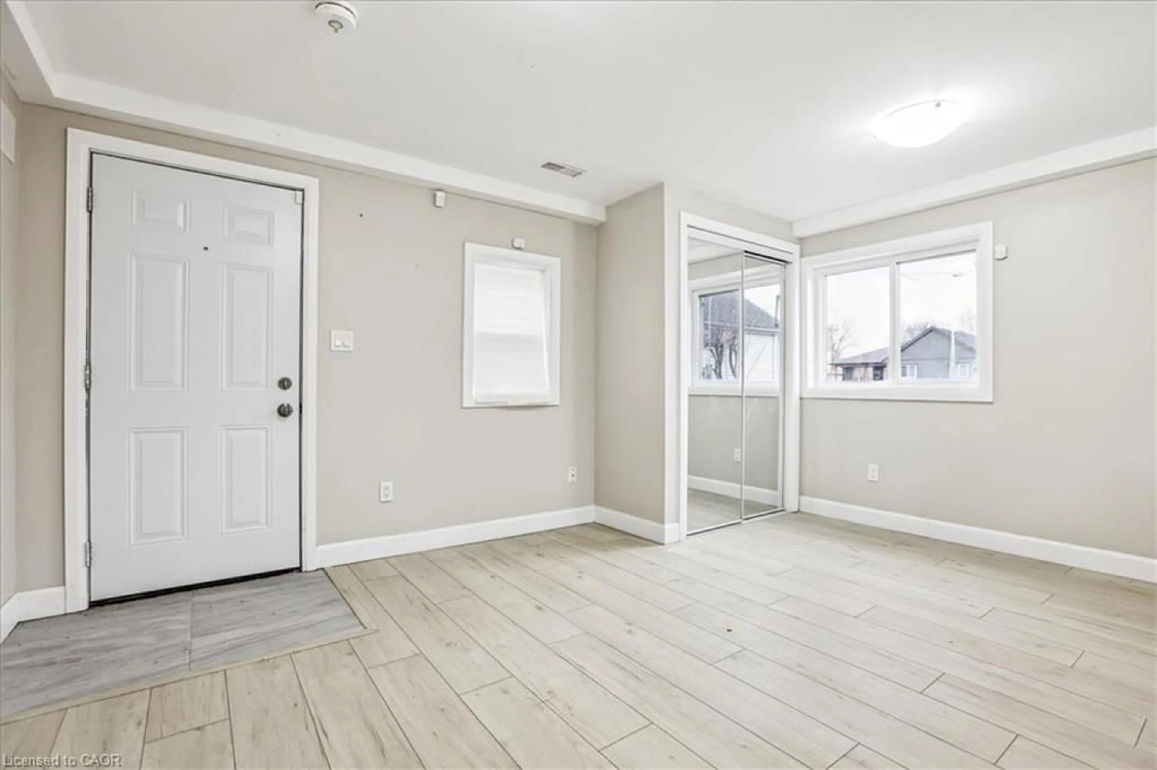 A pic of a room for 19 Bailey St, St. Catharines Ontario L2S 1J3