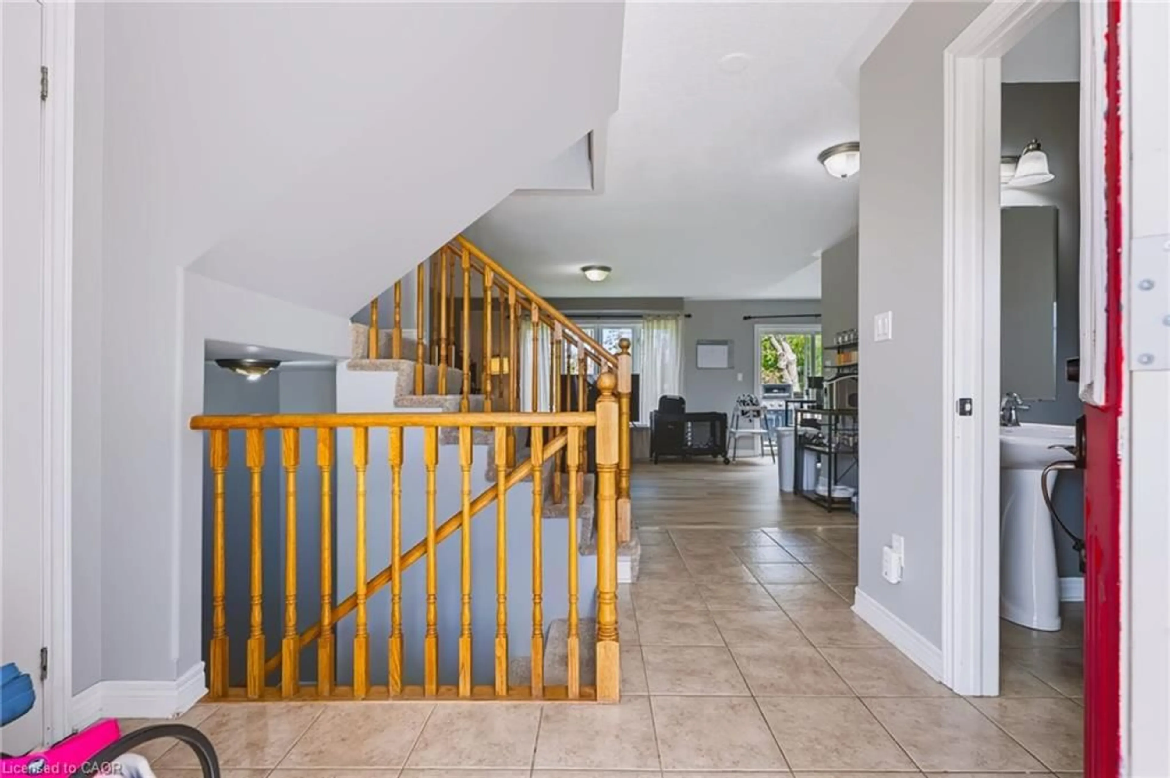 Indoor foyer for 24 Fallingbrook Cres, Lindsay Ontario K9V 0B3