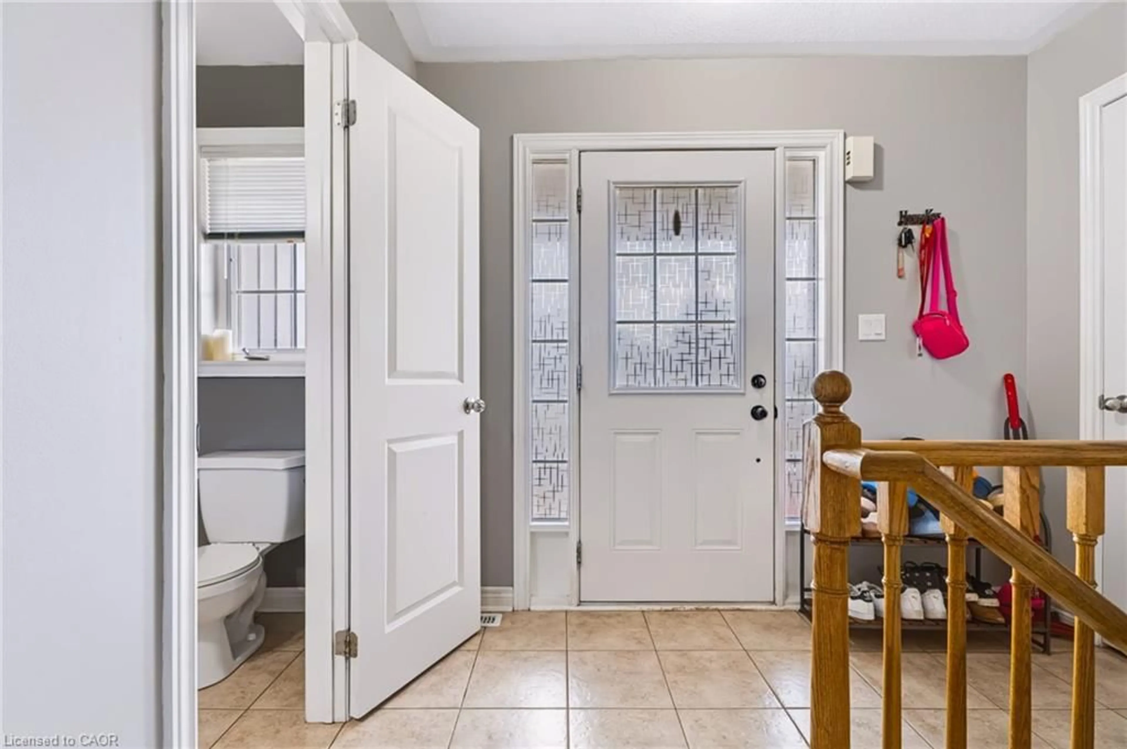 Indoor entryway for 24 Fallingbrook Cres, Lindsay Ontario K9V 0B3