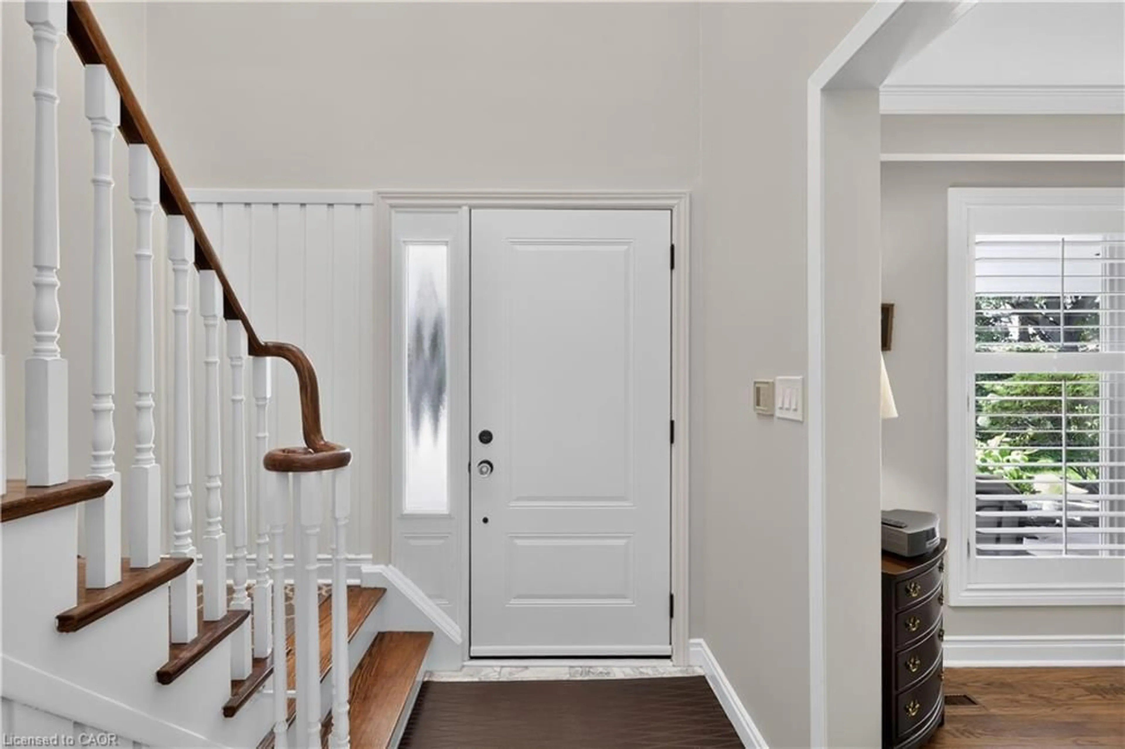 Indoor entryway for 3708 Beechollow Cres, Mississauga Ontario L4Y 3T2