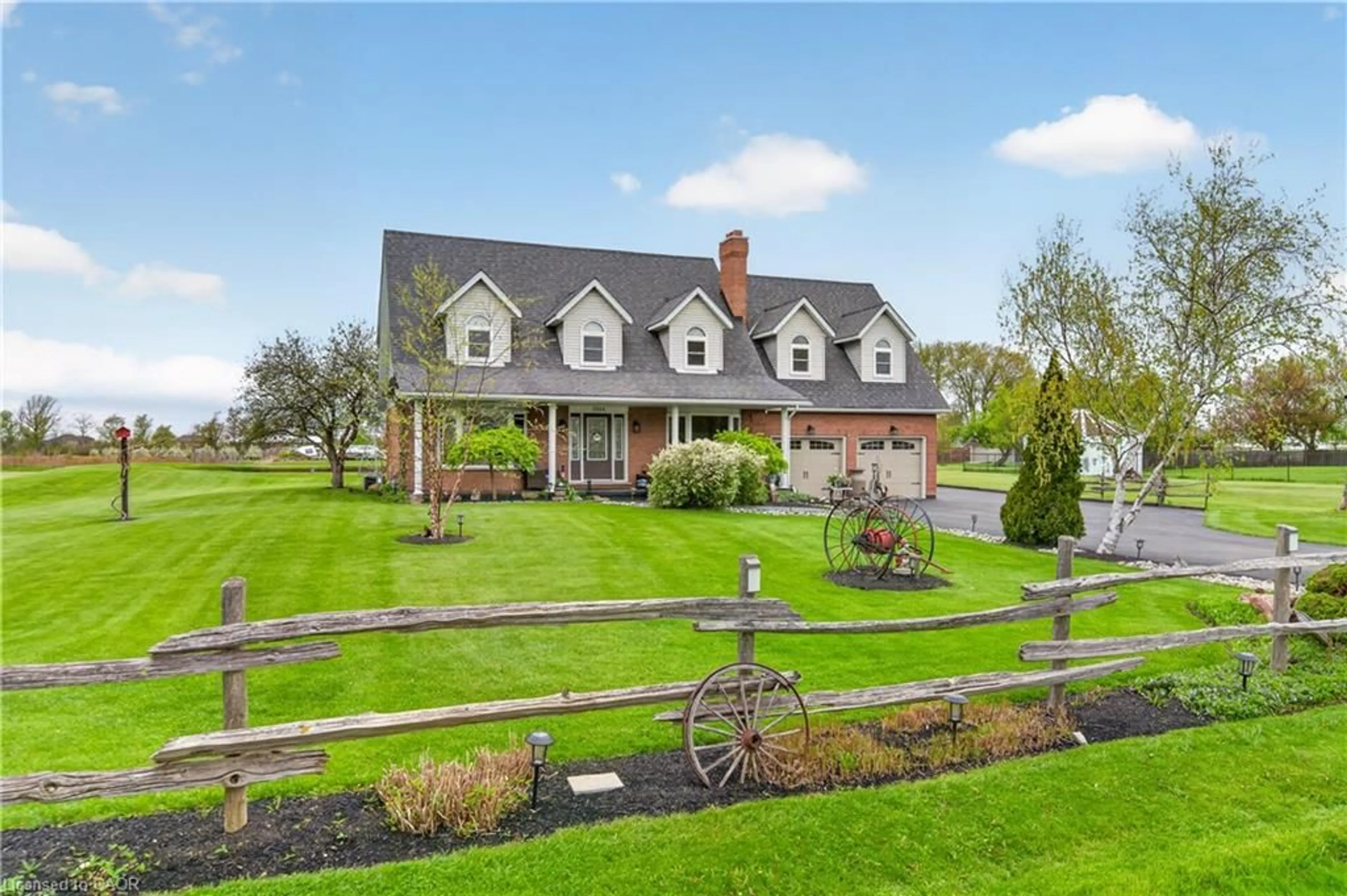 A pic from outside/outdoor area/front of a property/back of a property/a pic from drone, unknown for 3568 South Grimsby Rd 12 Rd, Grassie Ontario L0R 1M0