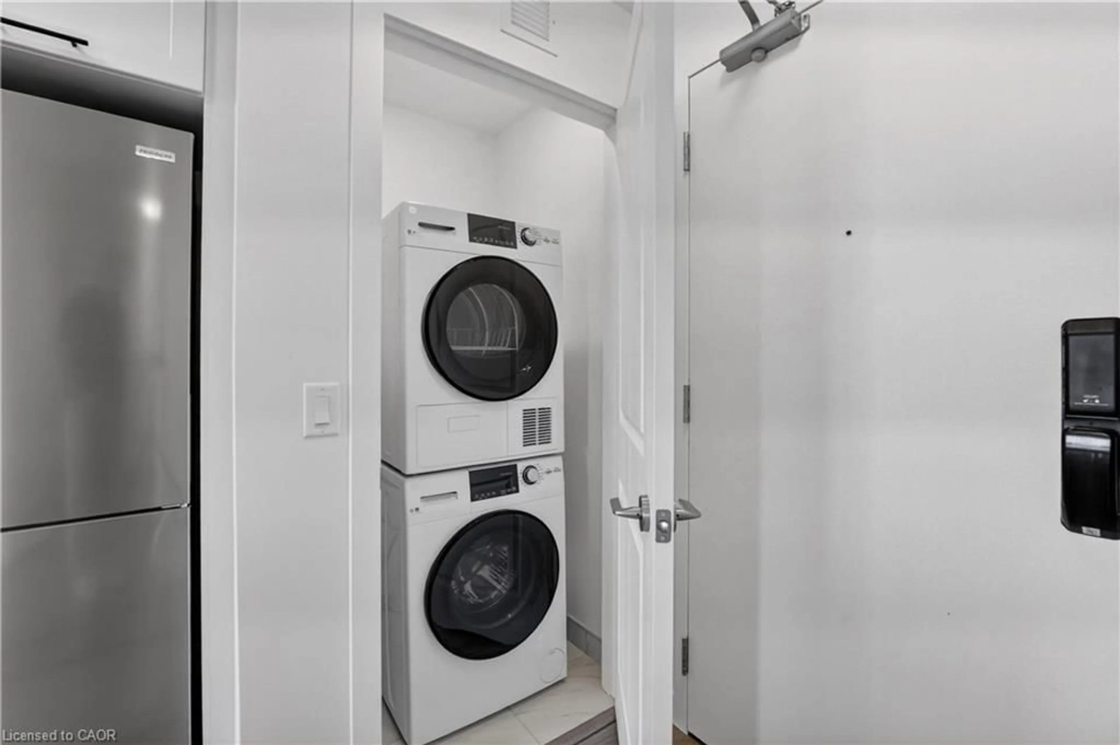 Laundry room for 461 Green Rd #703, Stoney Creek Ontario L8E 0L5