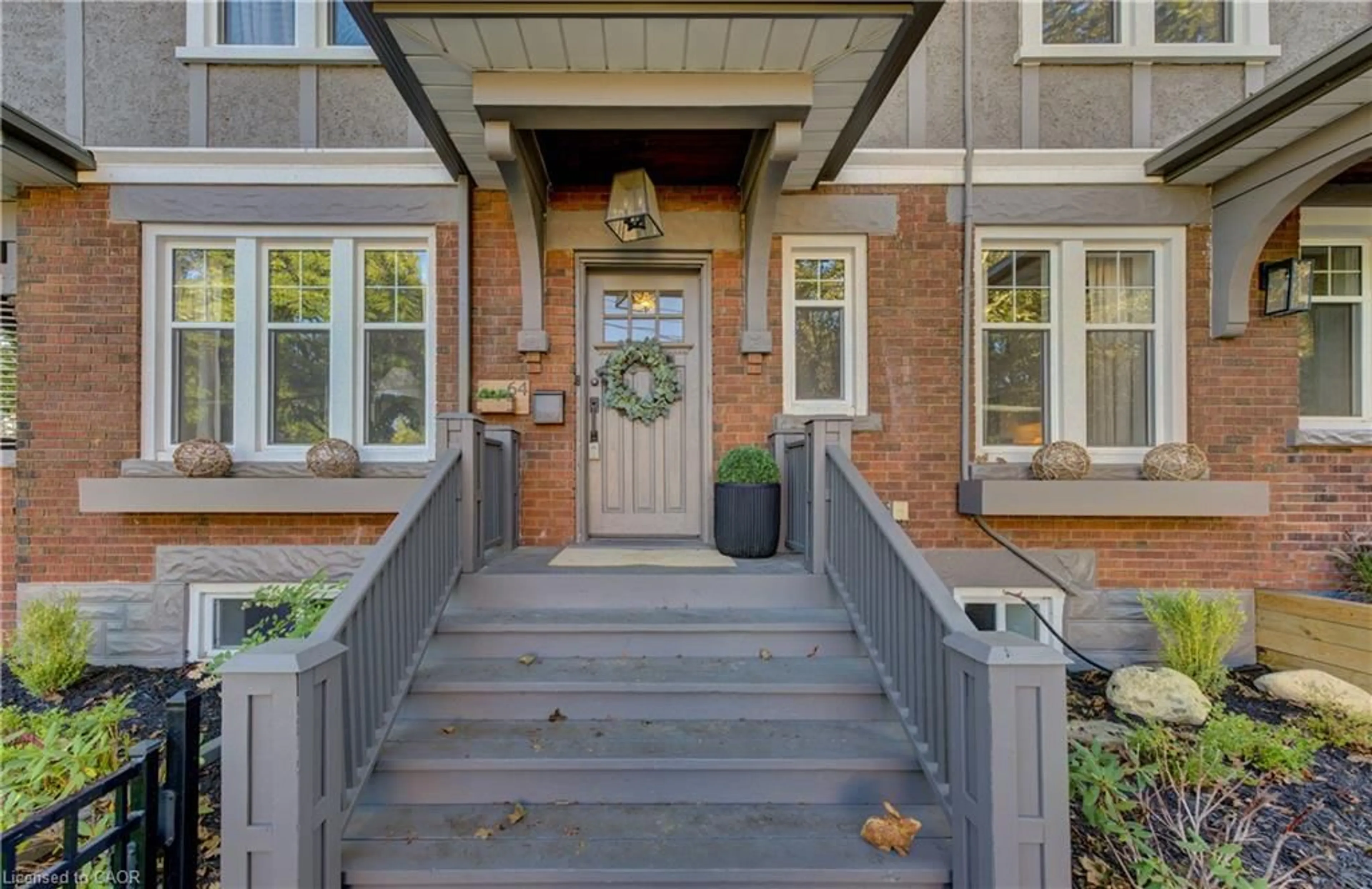 Indoor entryway for 64 William St, Waterloo Ontario N2L 1J7
